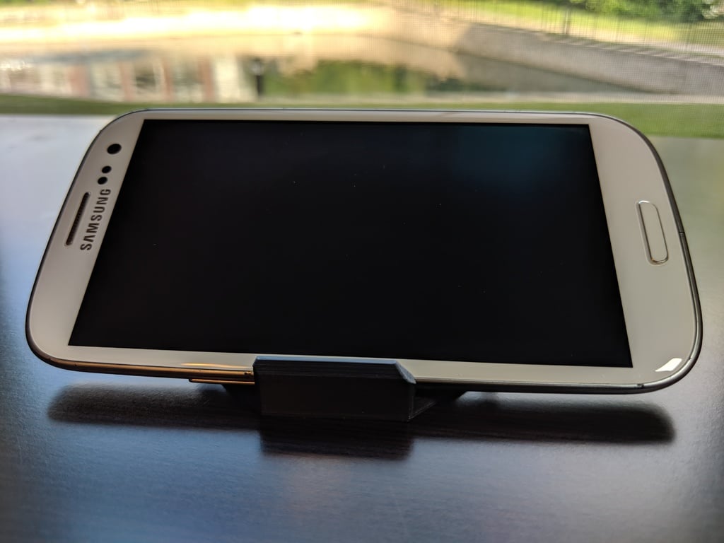 4X Phone Stand: Pieni ja kevyt älypuhelimen pidike neljällä kulmalla.