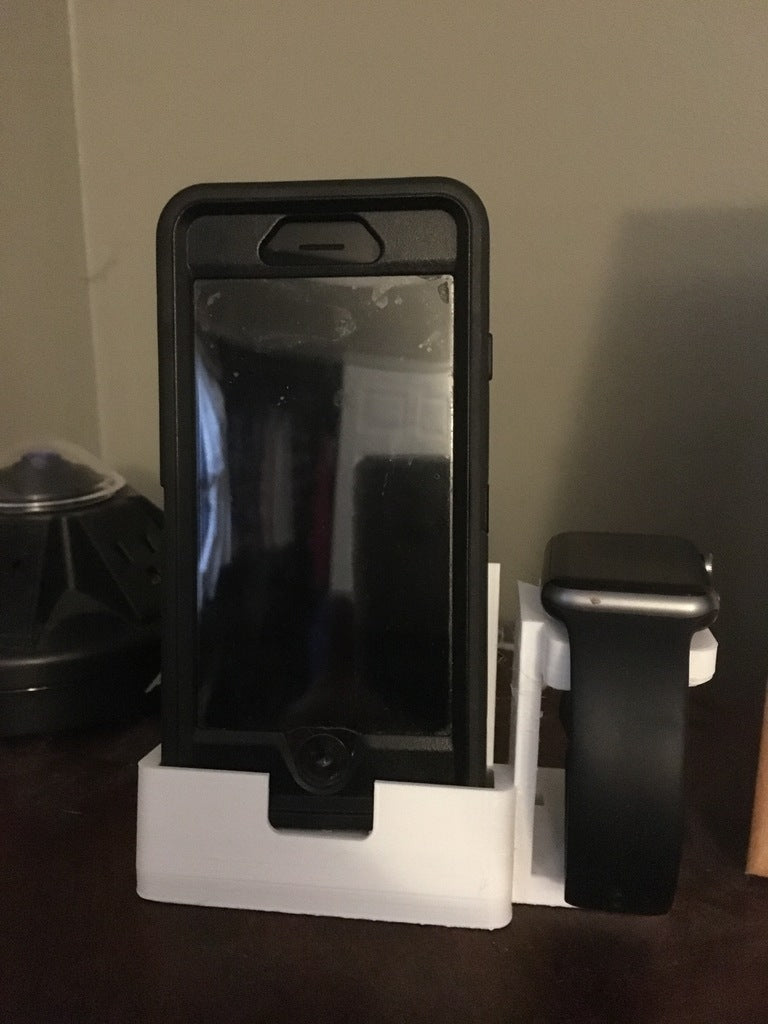 iPhone 6 Otterboxin latausasema ja Apple Watch -telakka