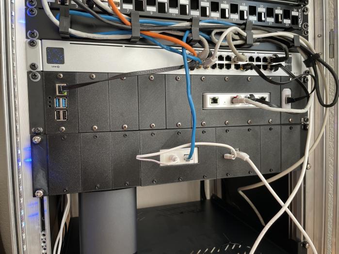Rack-asennus Philips Hue Bridgelle - 2U 19' Modulaarinen hylly