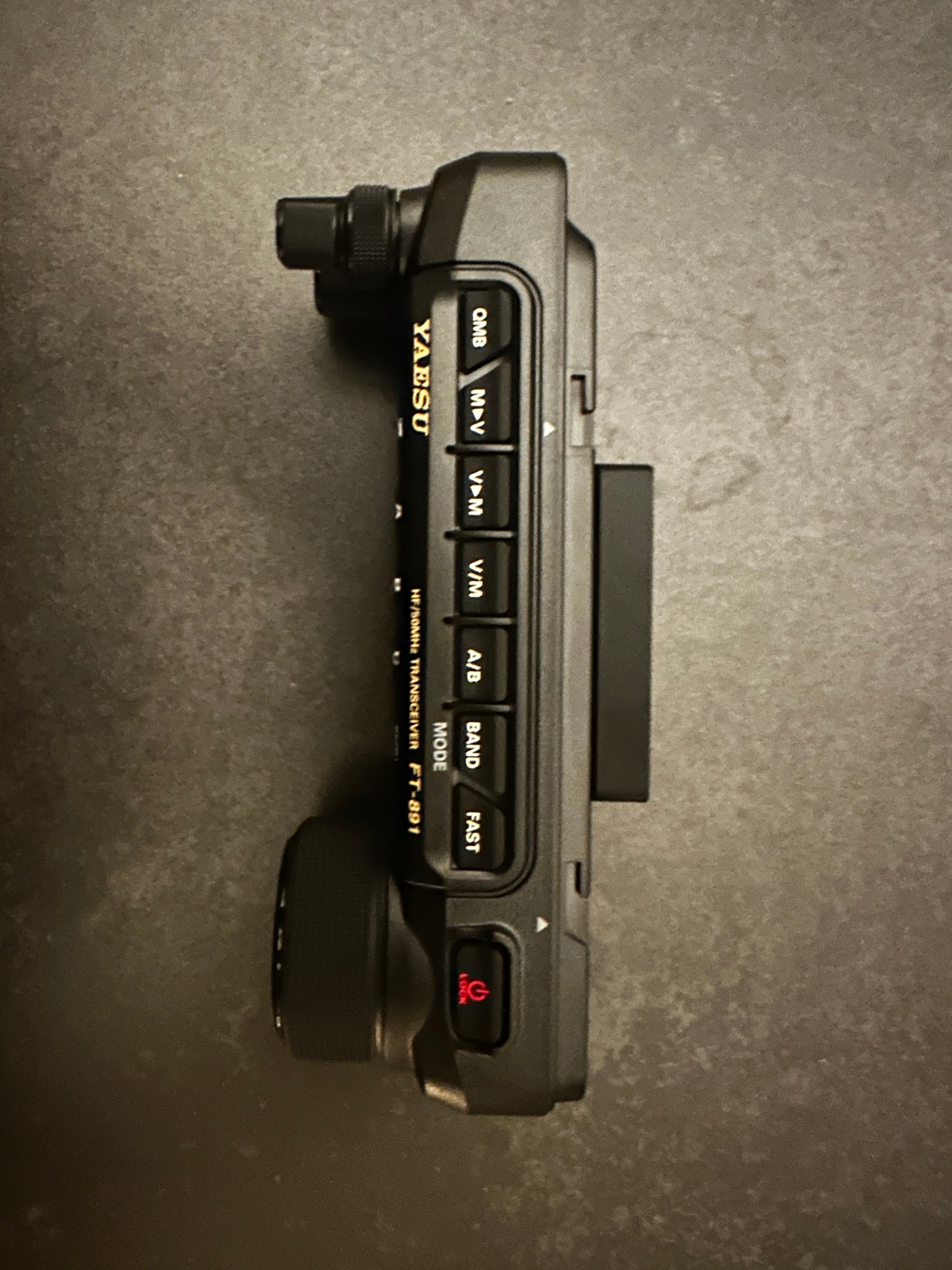 Yleinen asennuslevy Yaesu FT-891:lle