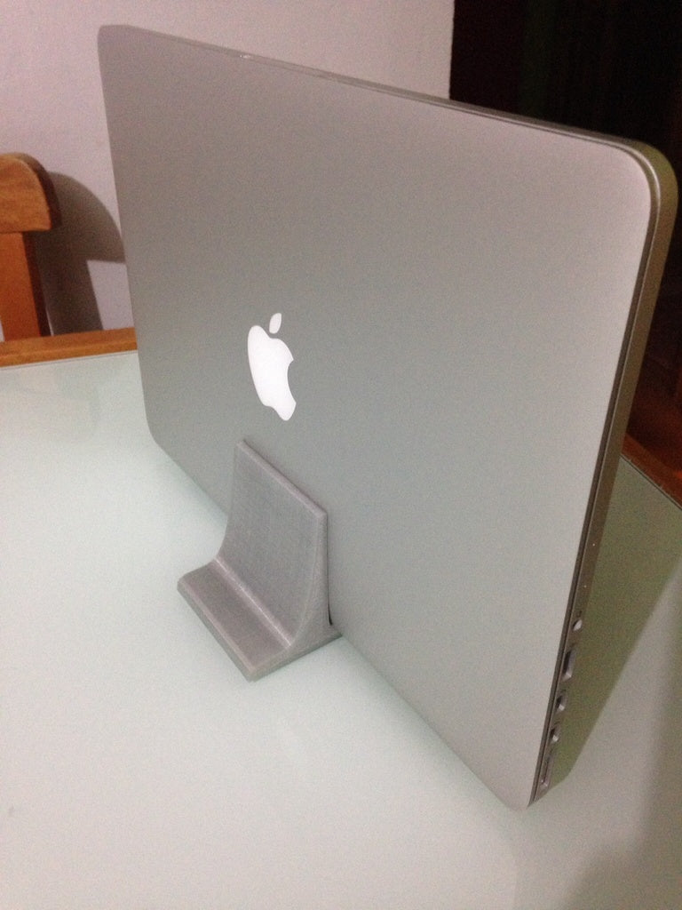Pystyteline Macbook Pro 13 Retina -tietokoneelle
