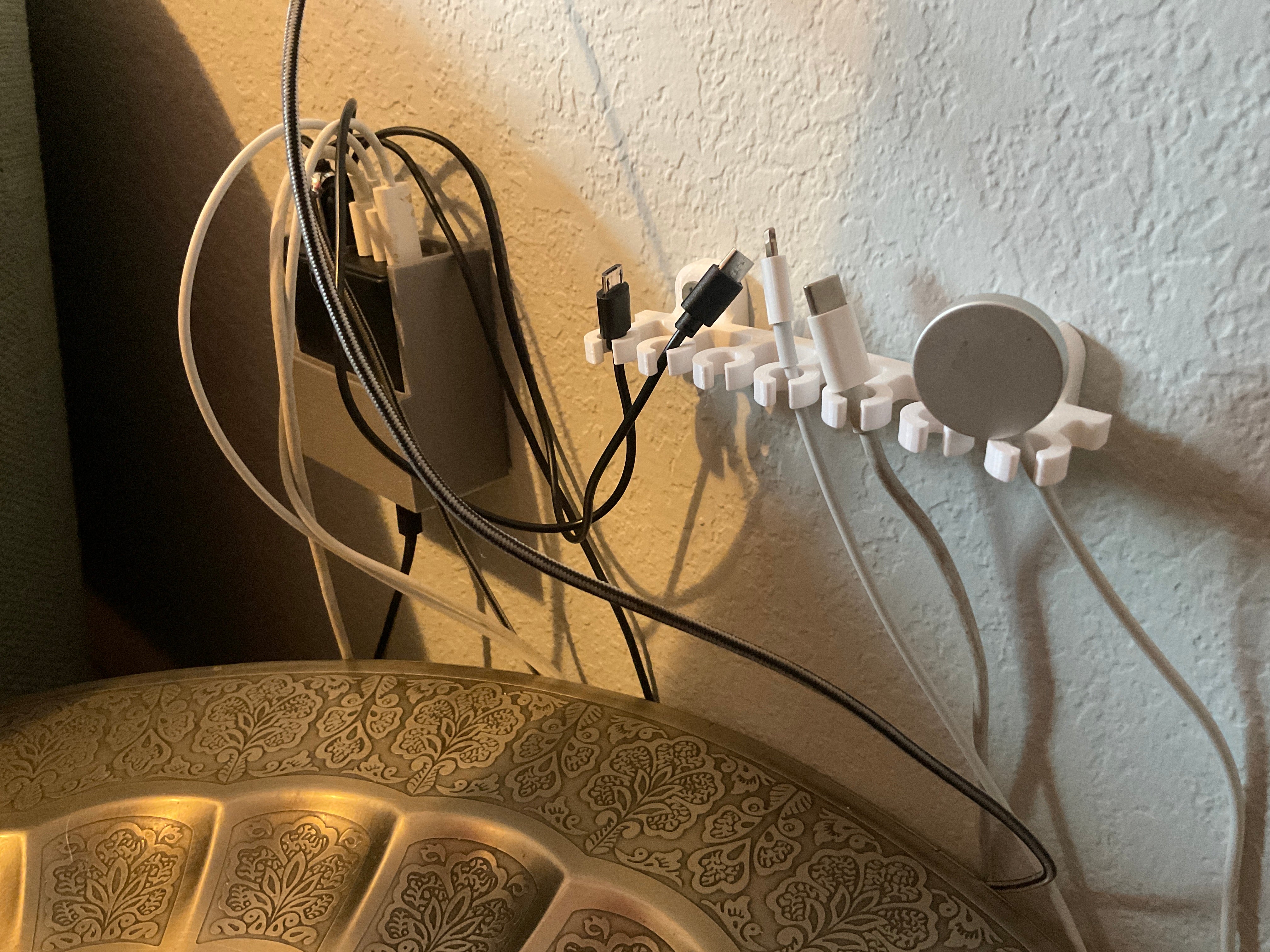 USB-kaapelin pidike - Kätevä ja tilava