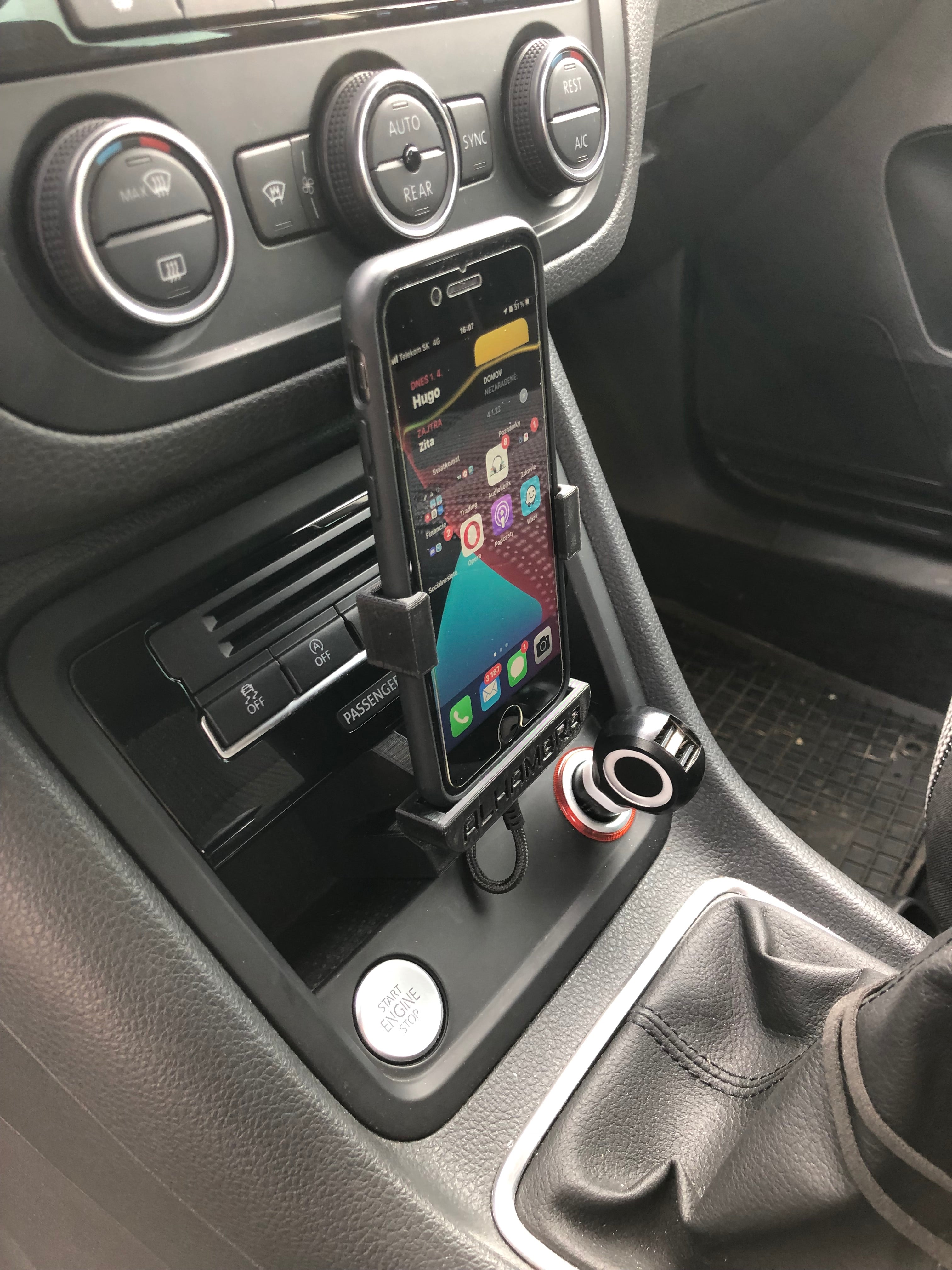 Päivitetty telakointi autoteline iPhone8:lle SEAT FullLink Ver 2.0:lle