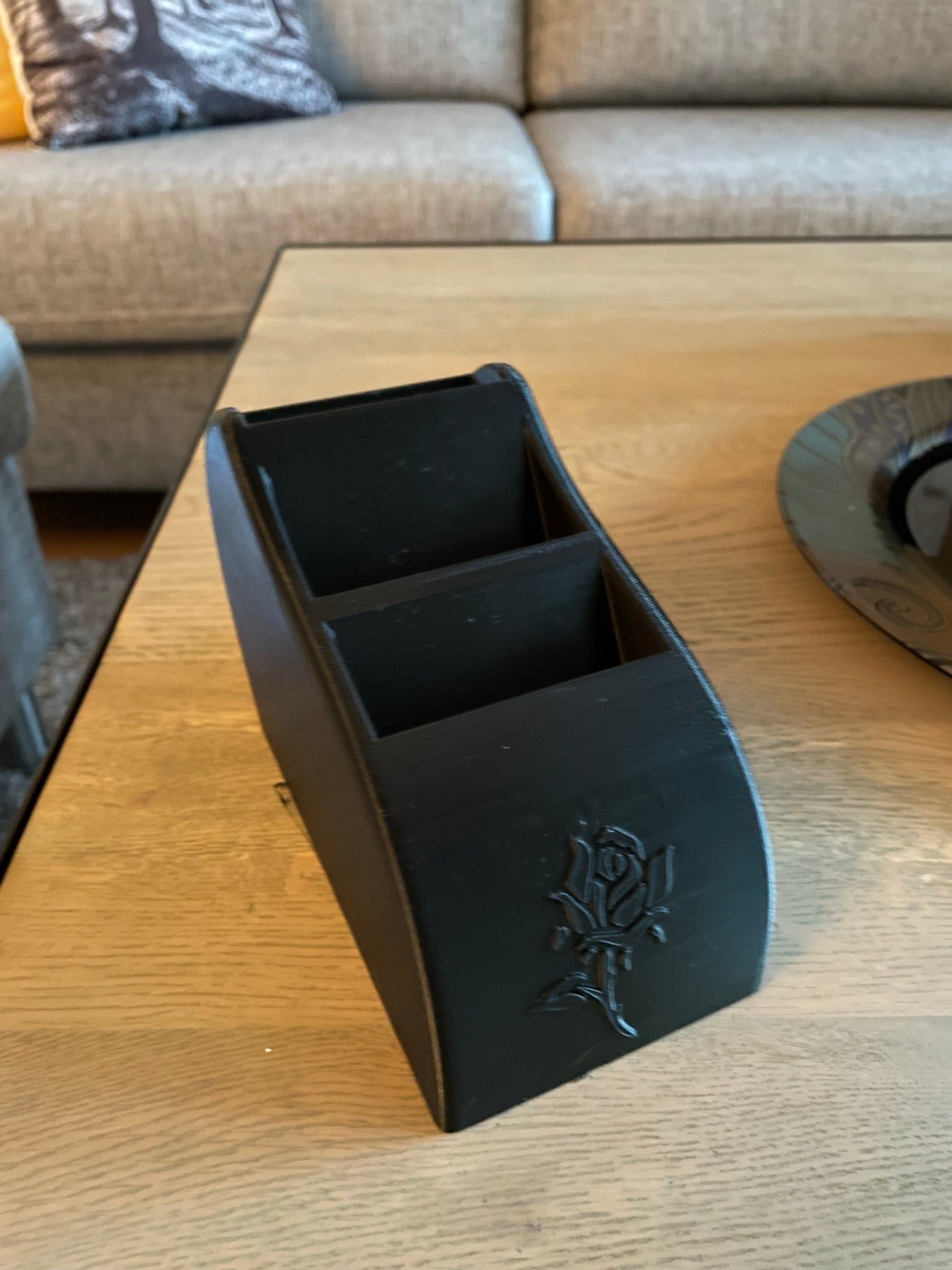 Kaukosäätimen pidike PLA-tulostuksella