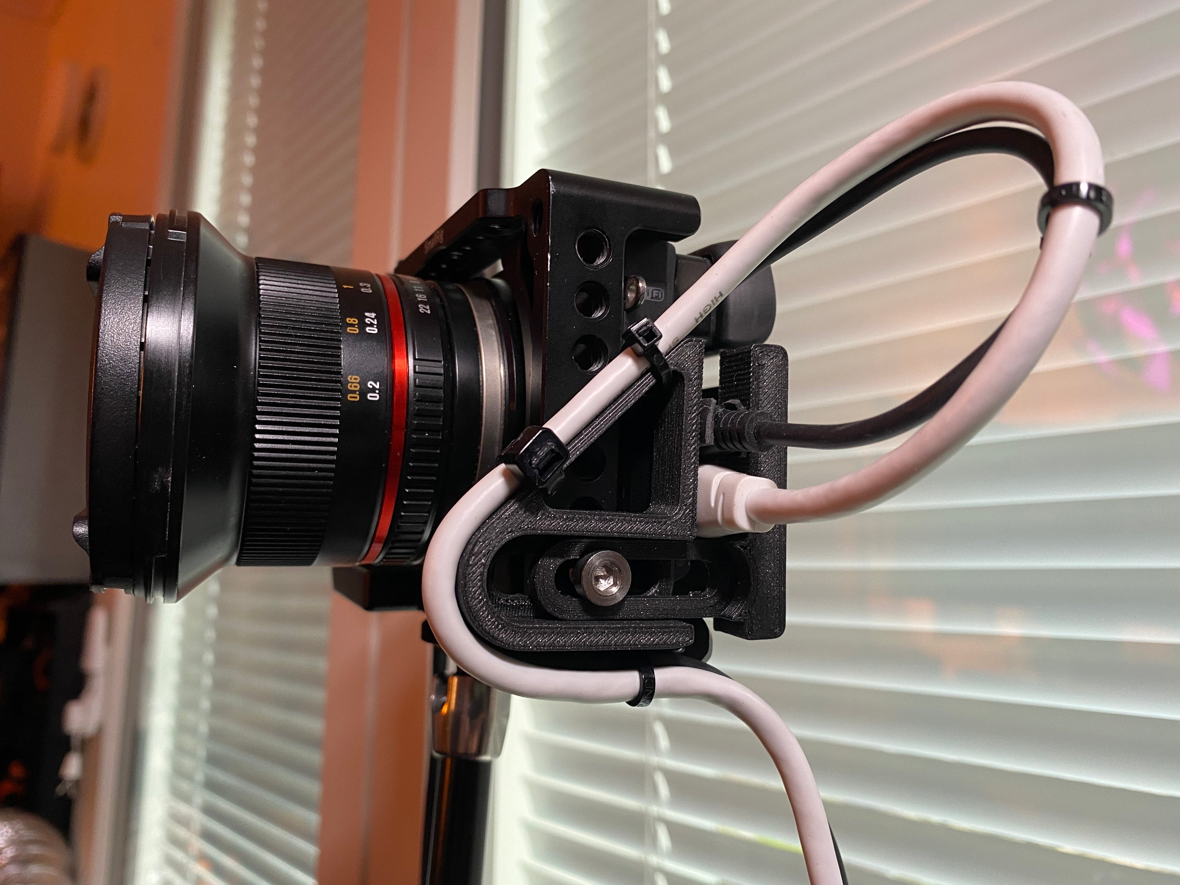 SmallRig HDMI / USB-kaapelin pidike