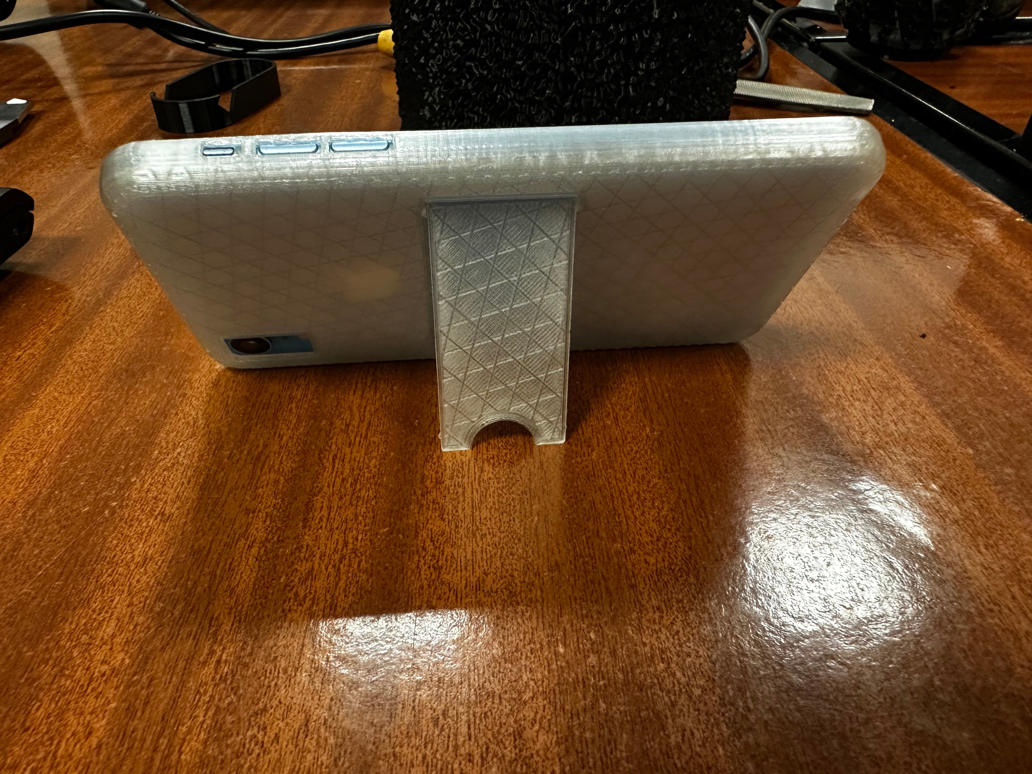 iPhone XR kotelo jalusta yliopiston projektille