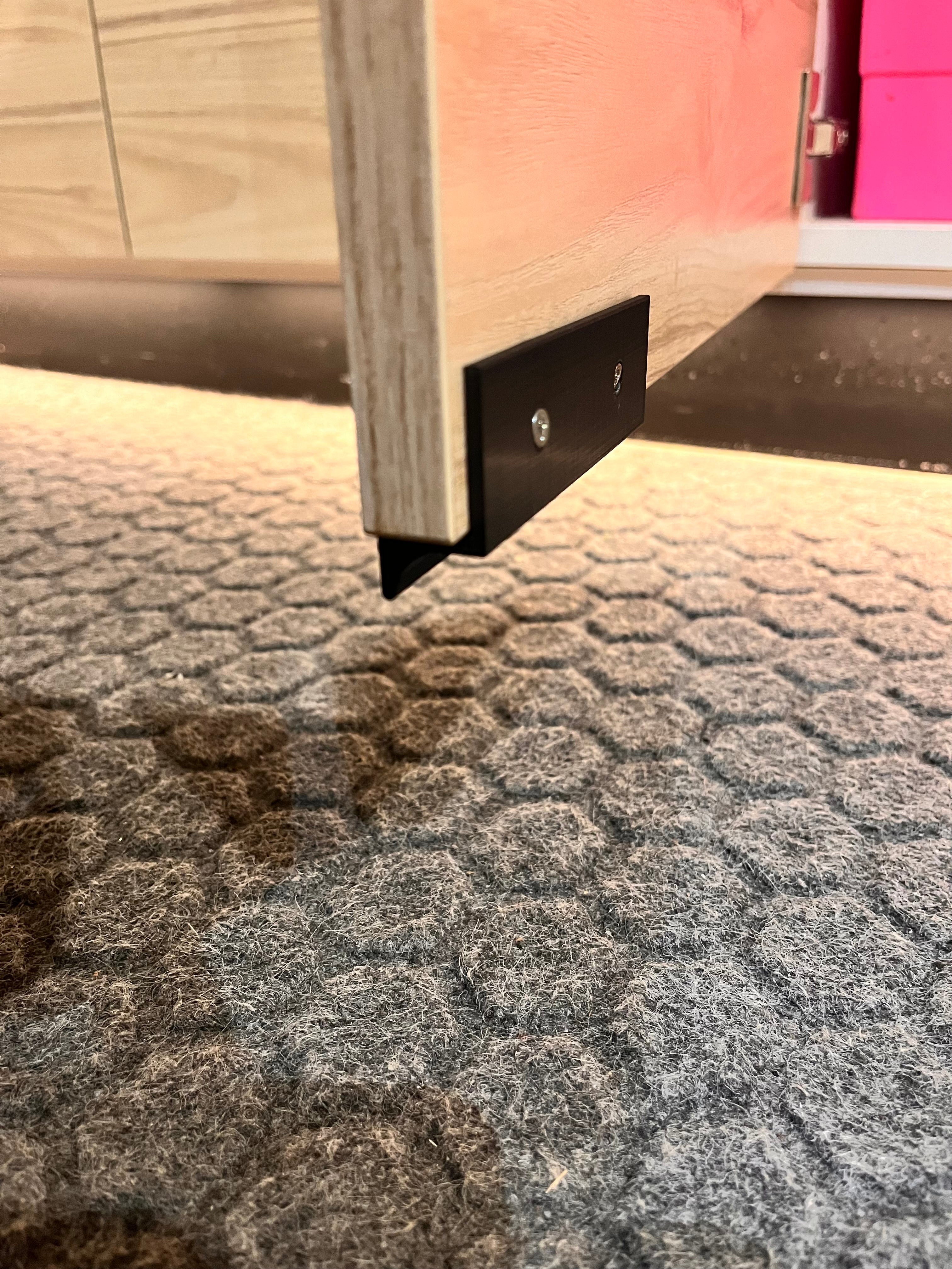 Kätevä jalkakahva keittiökaappeihin