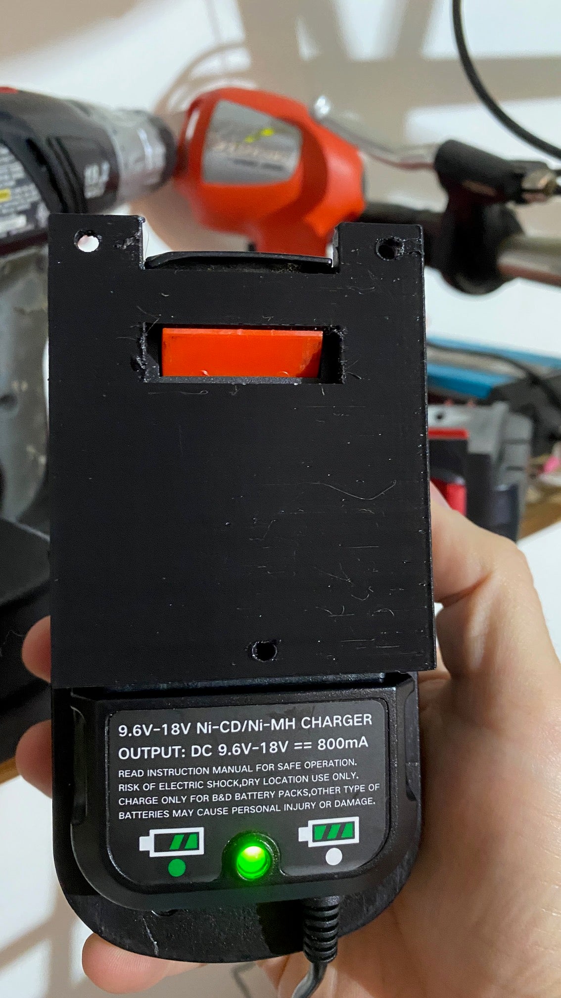 B+D 18V Batteriholder/Vægmontering