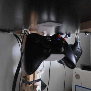 Xbox-ohjaimen pidike työpöydän alle