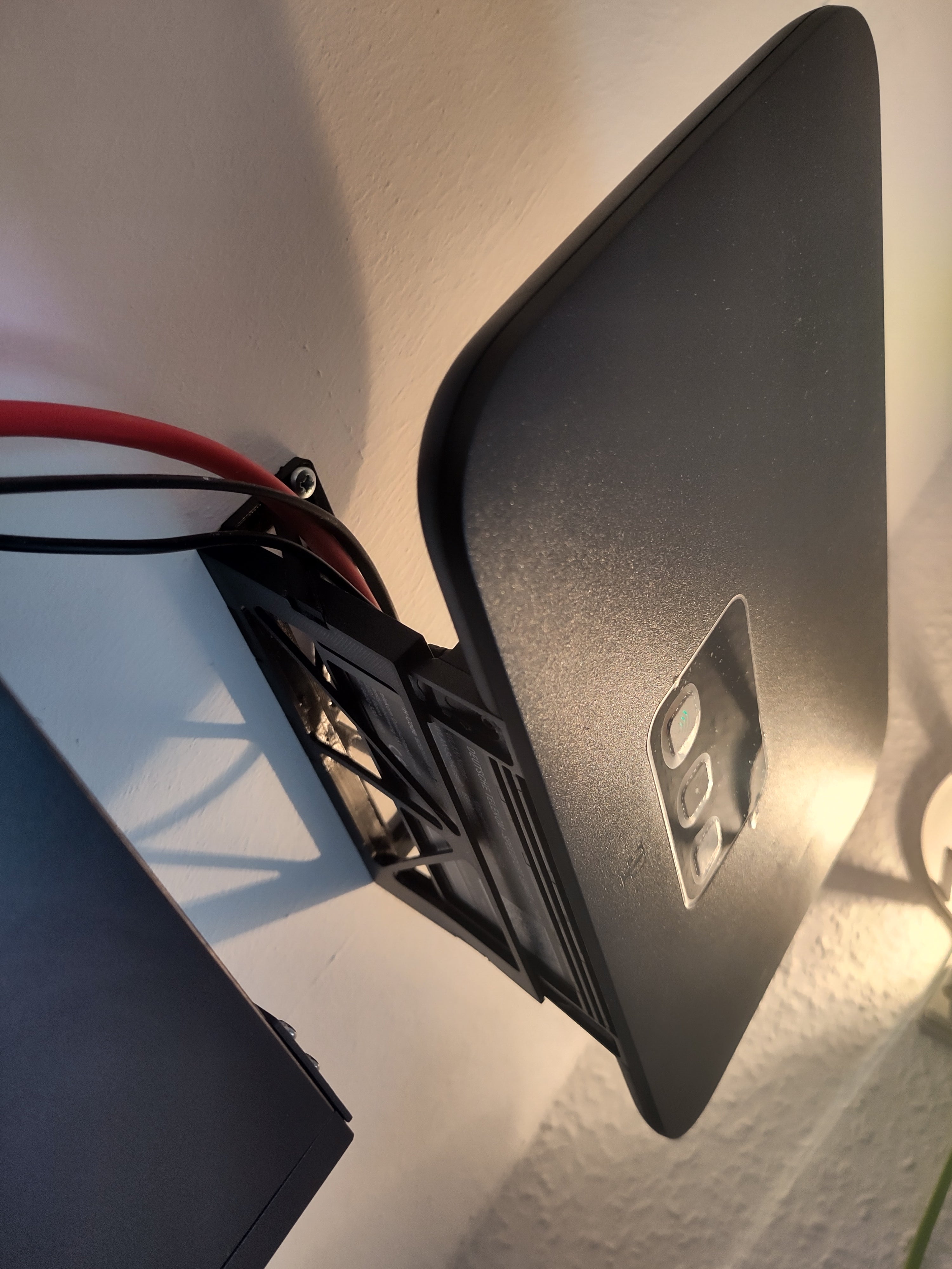 Tyylikäs seinäasennus Speedport DSL -reitittimelle