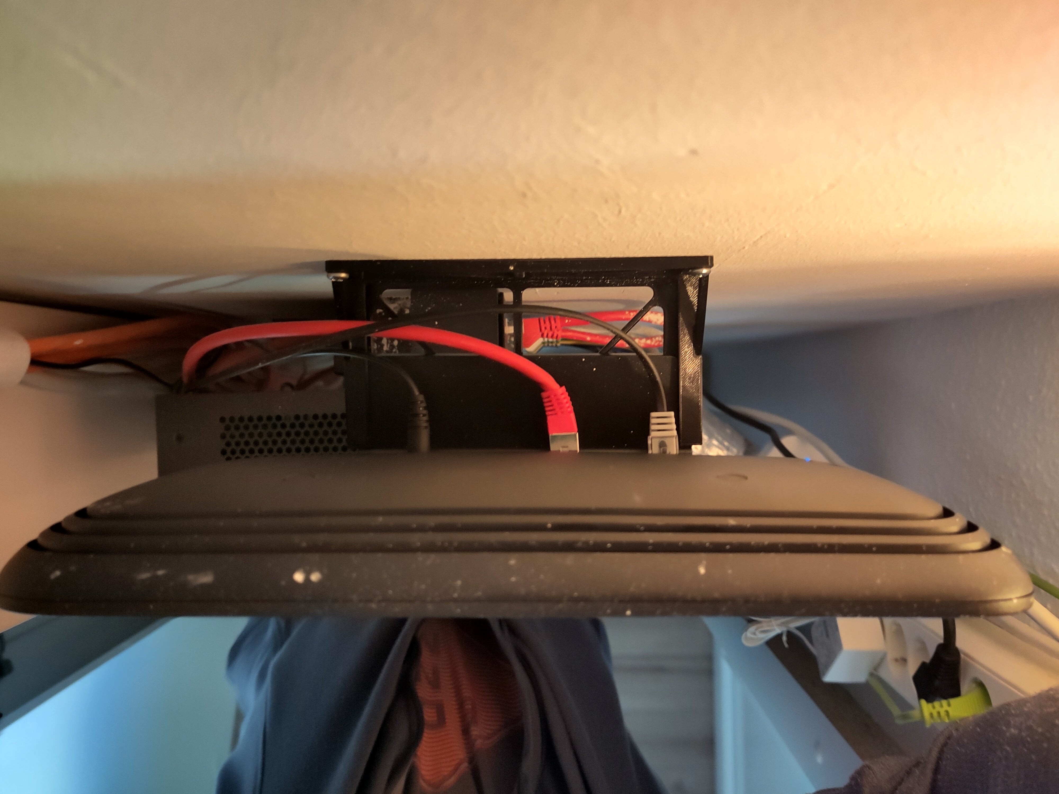 Tyylikäs seinäasennus Speedport DSL -reitittimelle