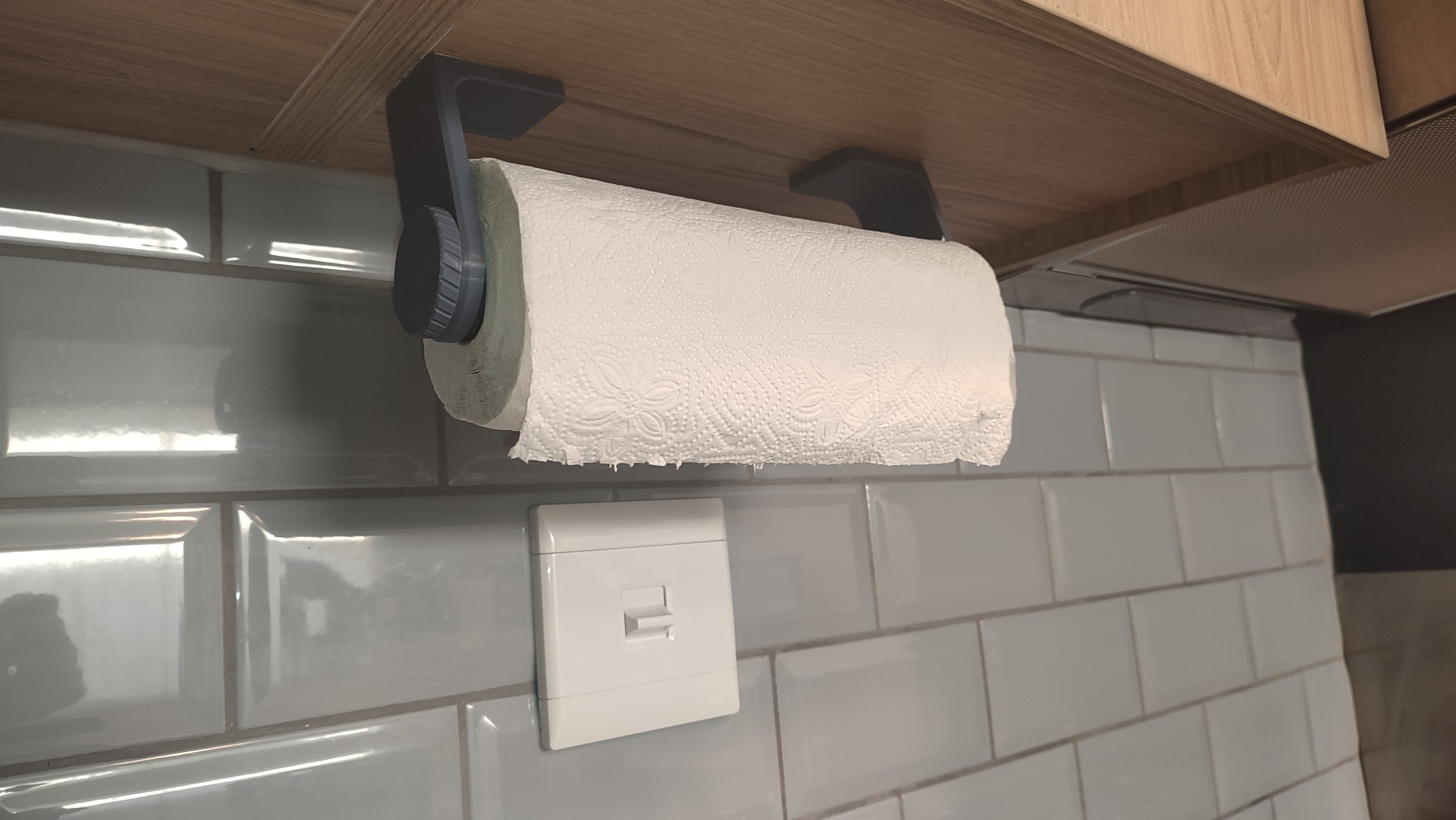 Kaapin alle asennettava paperipyyheteline