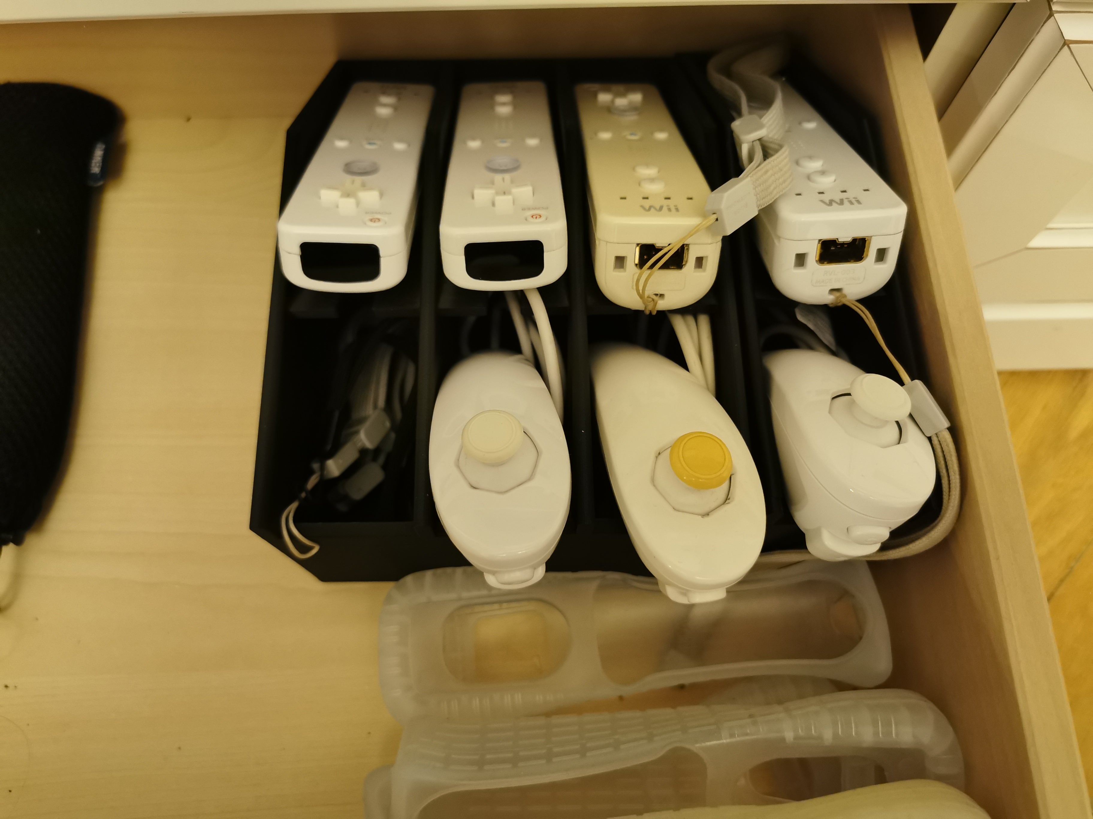Wii-kaukosäätimen pidike - Järjestä ohjaimesi