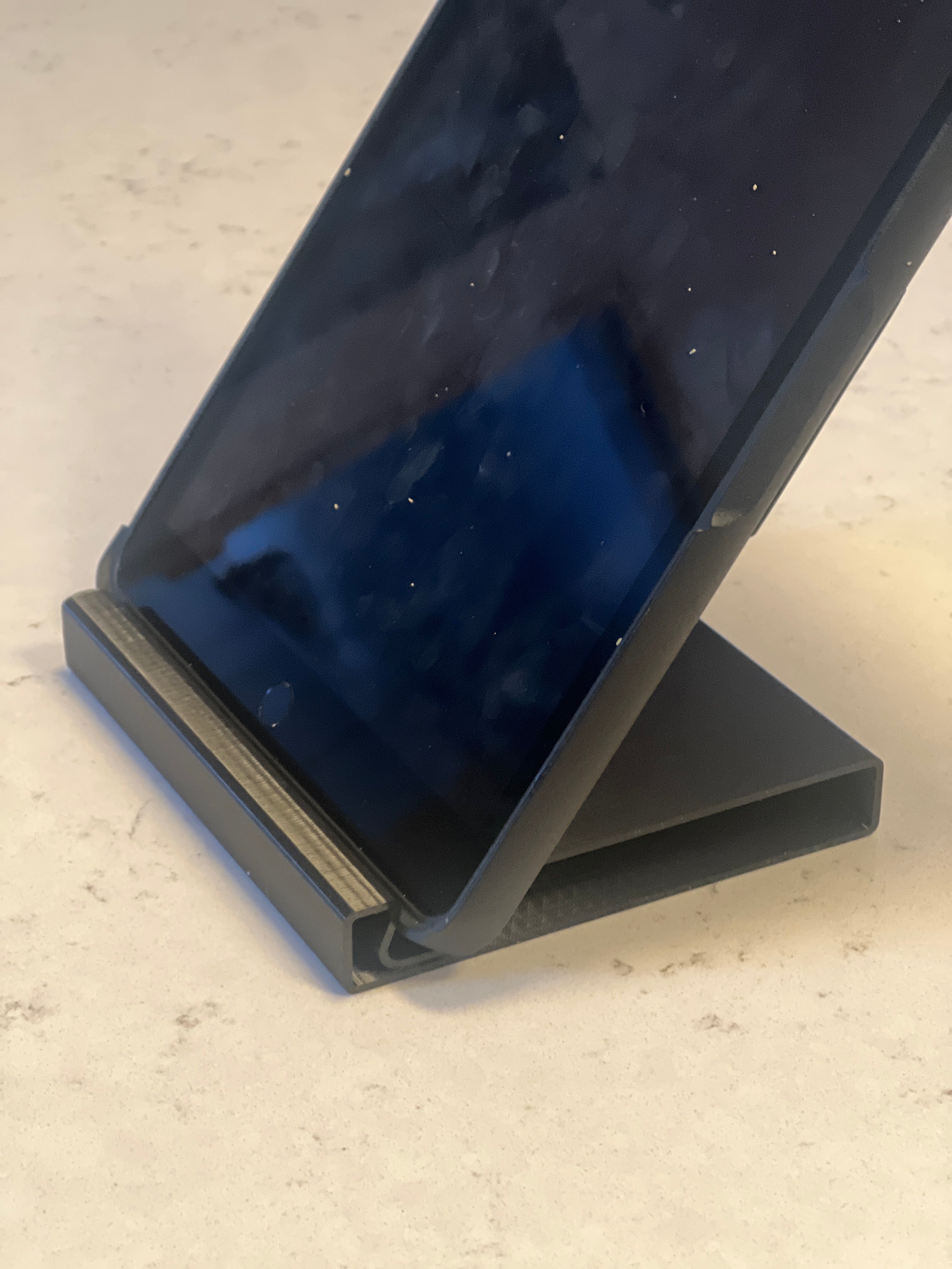 Raskas tapaus iPad jalusta