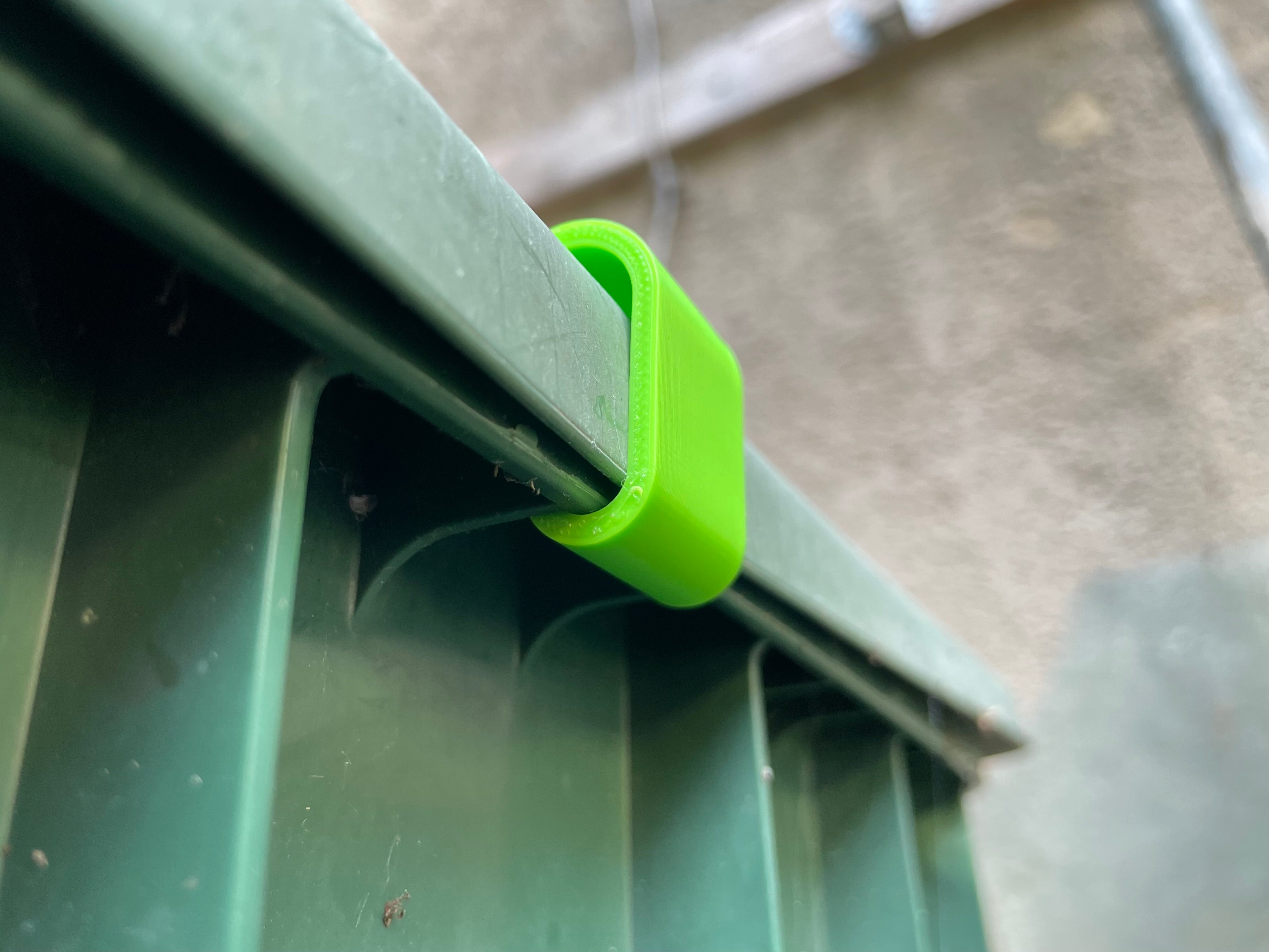 GRAF Sadevesitynnyrin kannen kiinnike