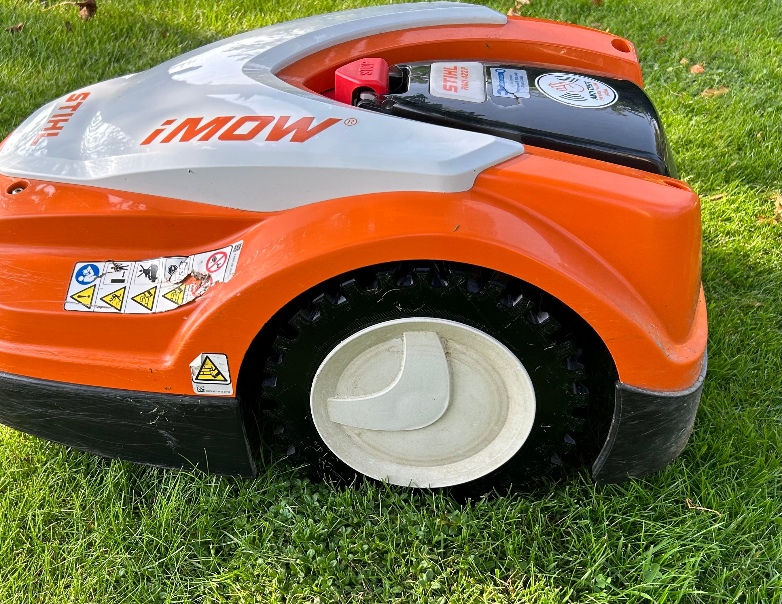 Maastopyörät Stihl iMOW RMI -robottiruohonleikkureille