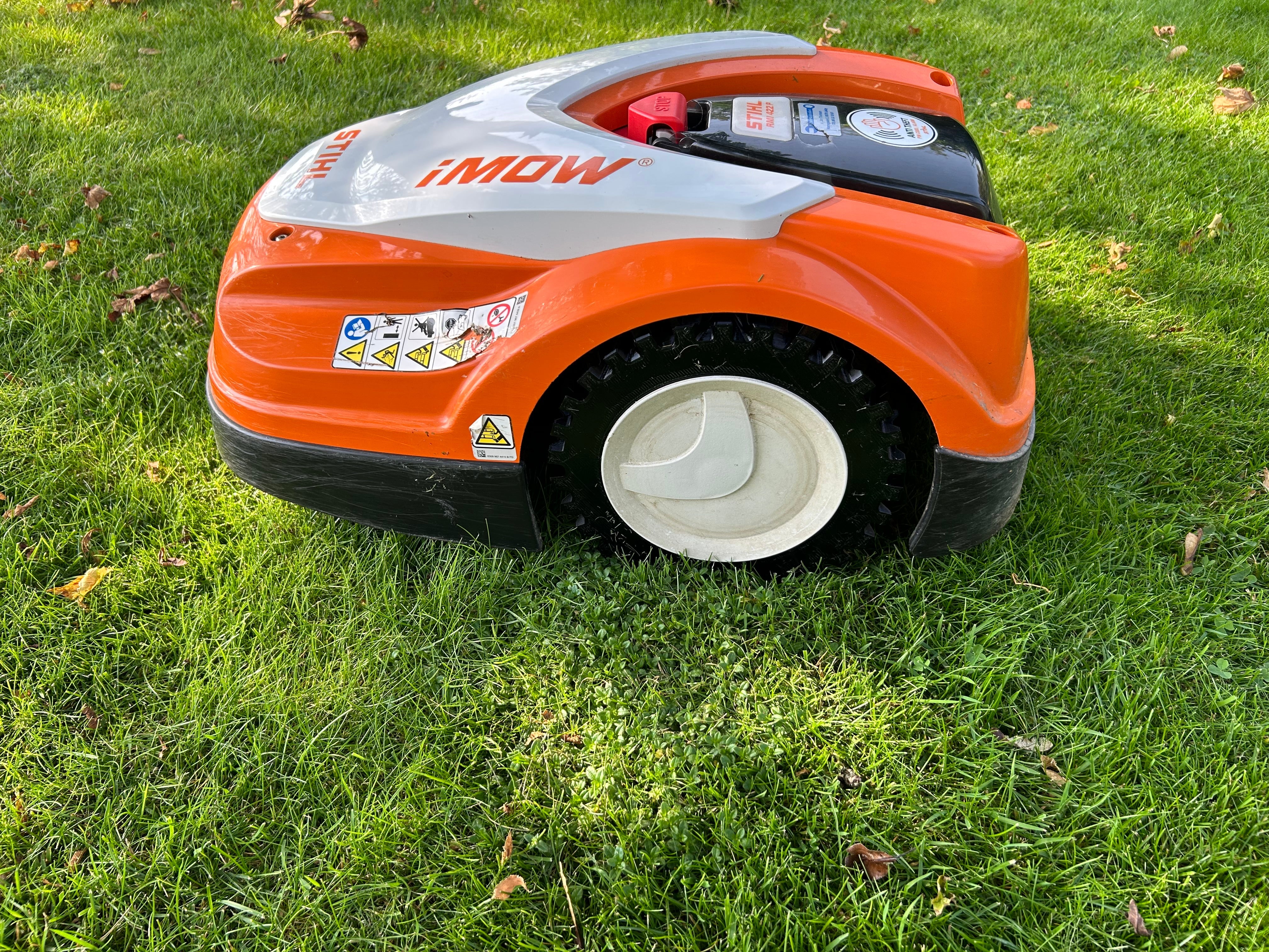 Maastopyörät Stihl iMOW RMI -robottiruohonleikkureille