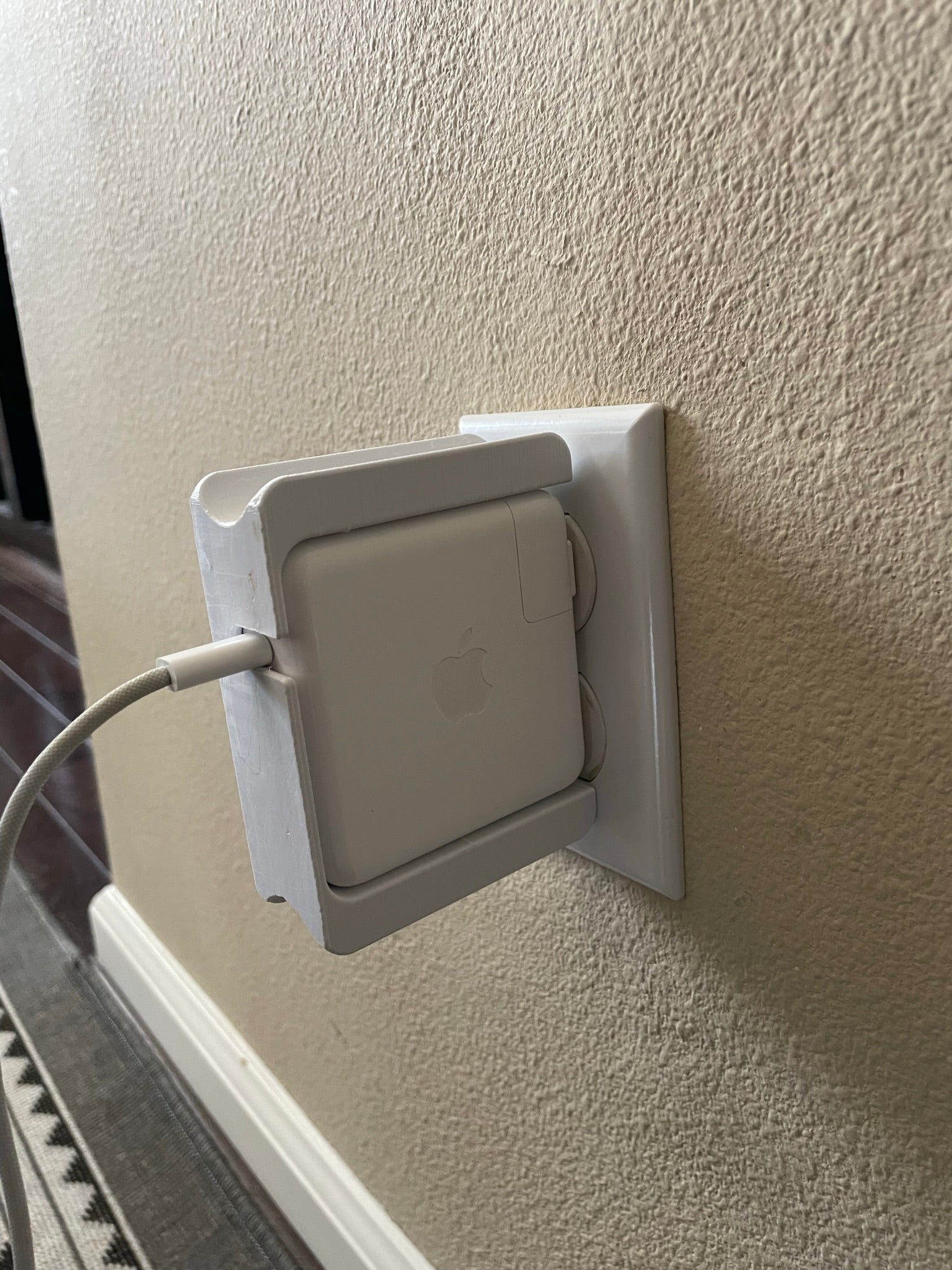 Kaapelin järjestäjä Macbook 67W laturille