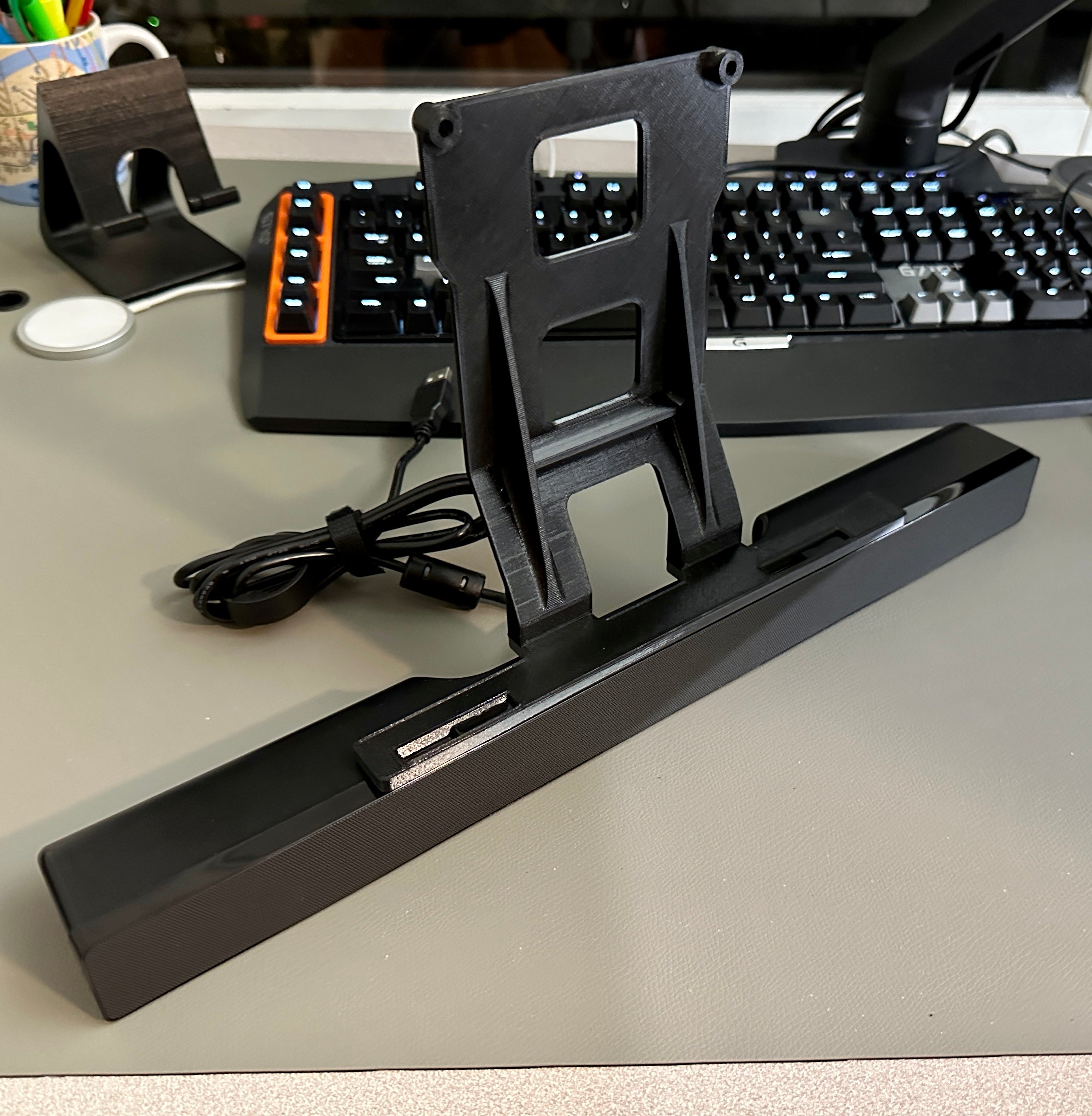 Dell AC511 -soundbarin asennuskiinnike Dell U4021QW Ultrawide -näytölle