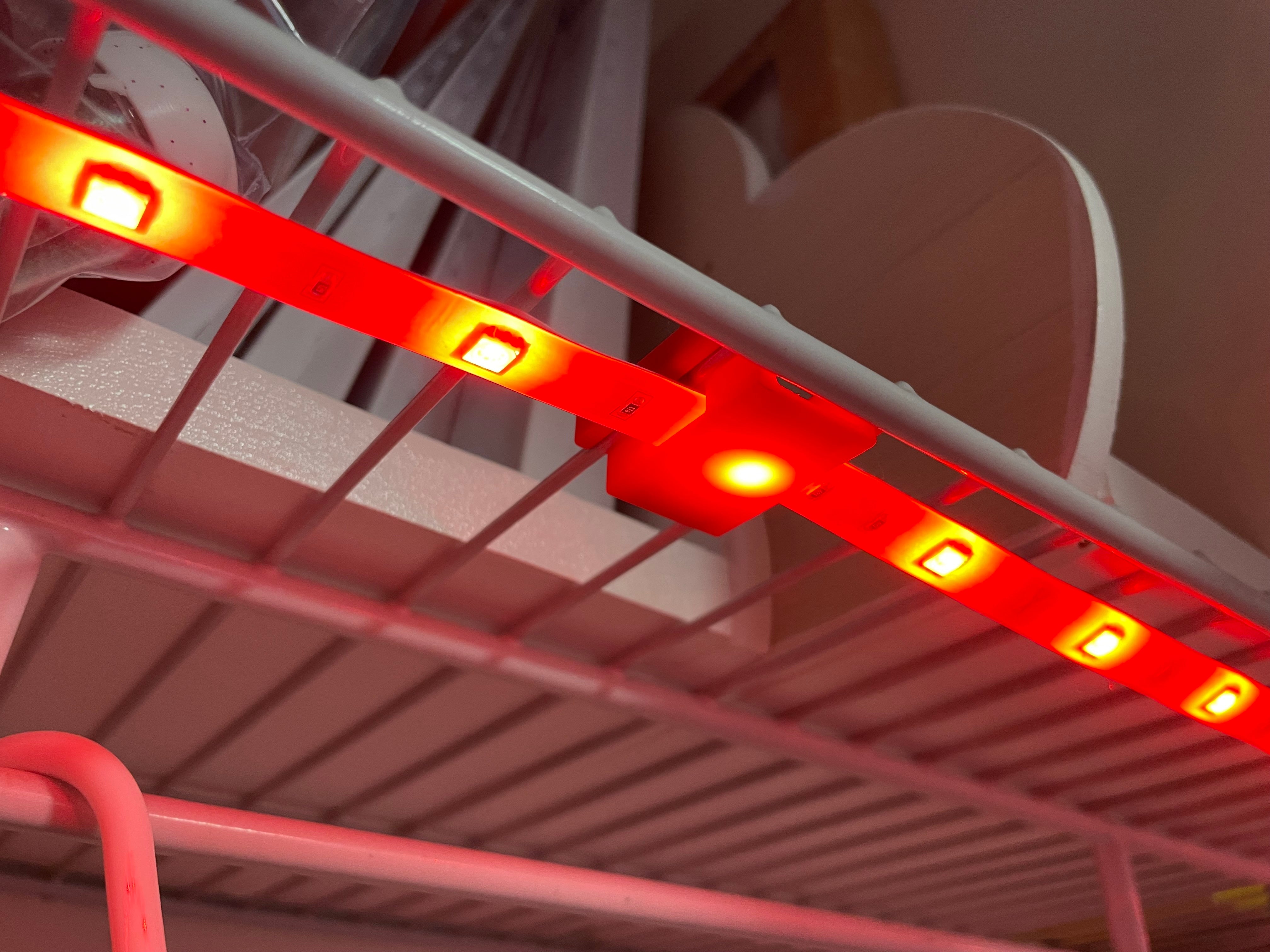 LED-nauhan ripustin ritilähyllyille
