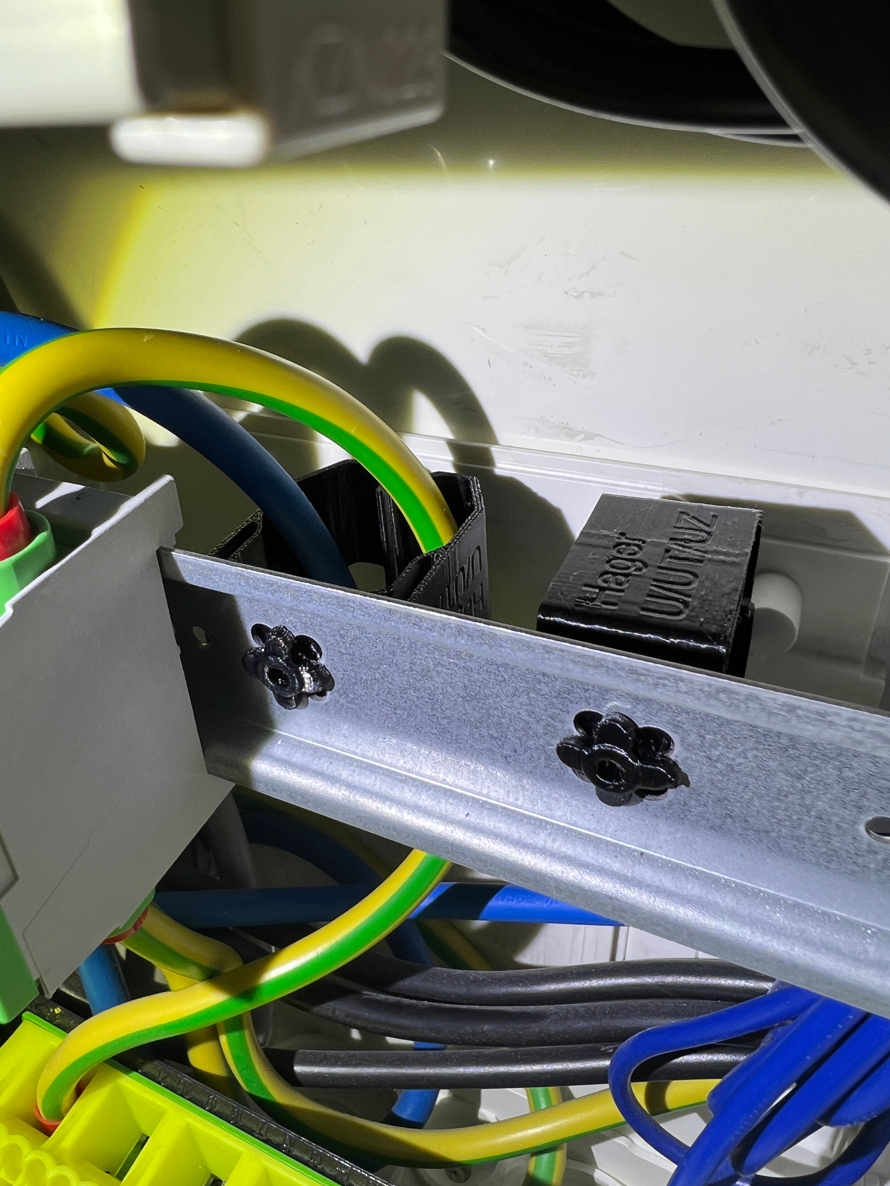 Kaapelinpidin Hager Din Rail