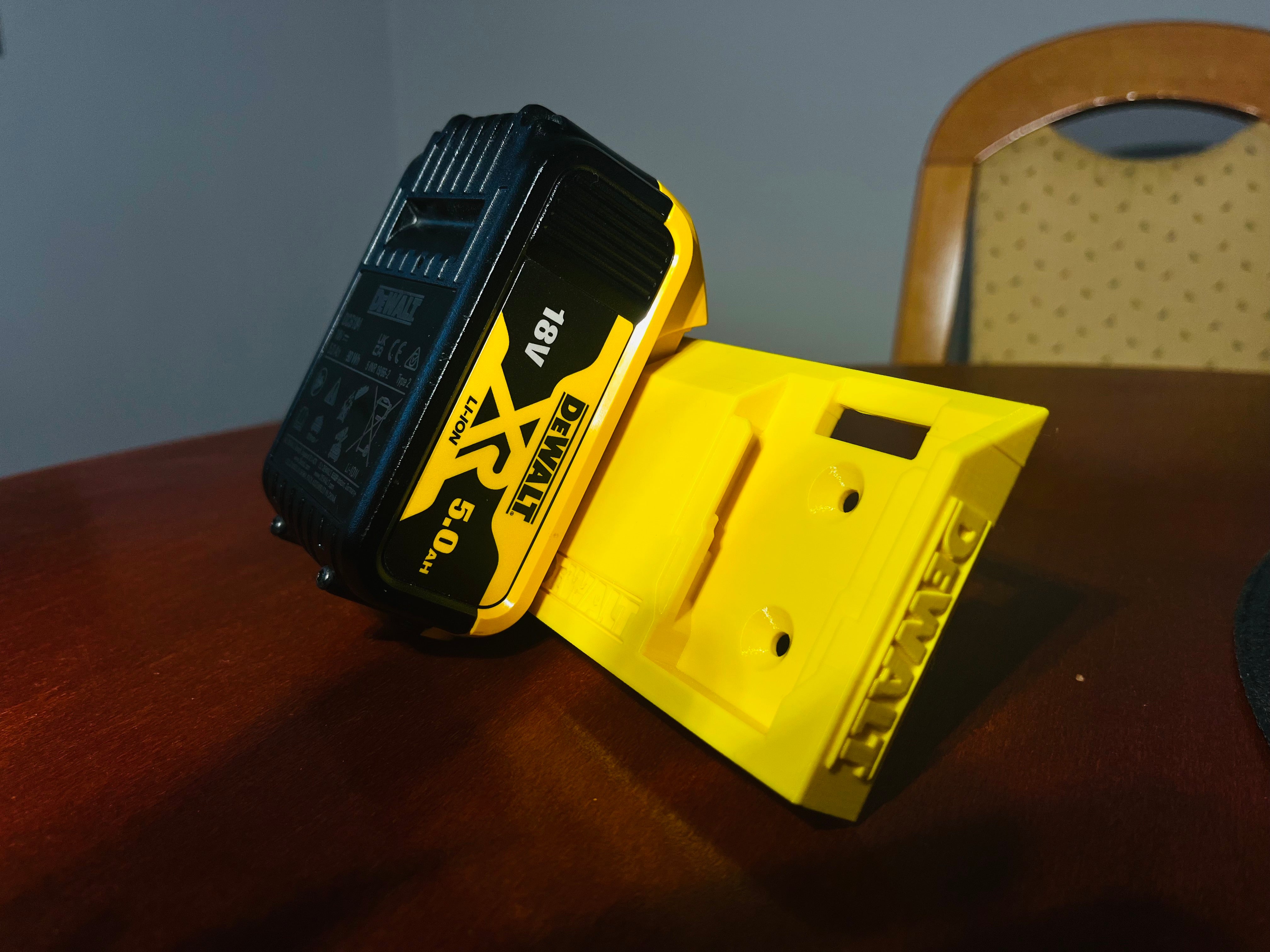 Duo DeWalt 18V -akuteline seinä- ja kattoasennukseen