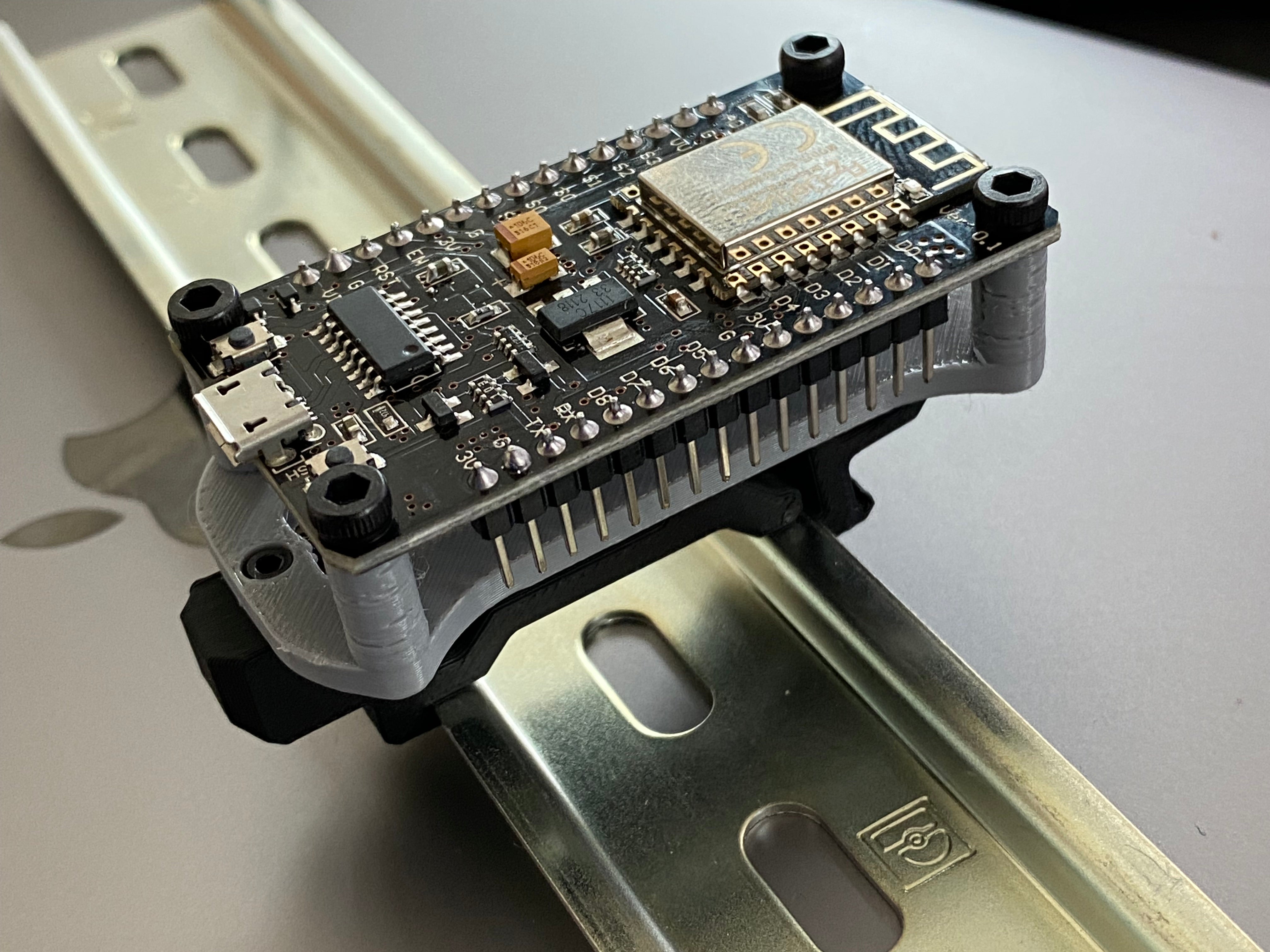 ESP8266 NodeMCU v3 DIN-asennus