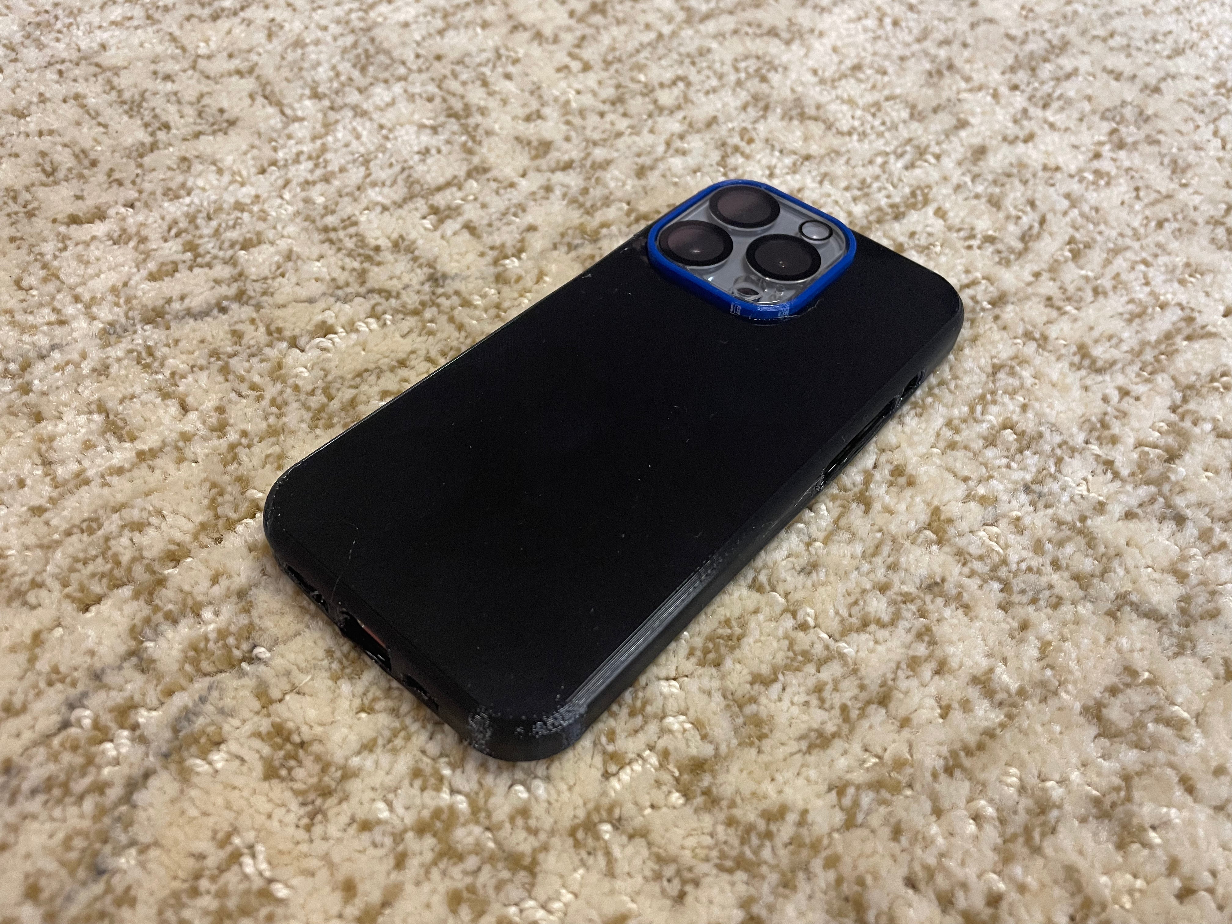 TPU-kotelo iPhone 15 Pro:lle kameran suojuksella