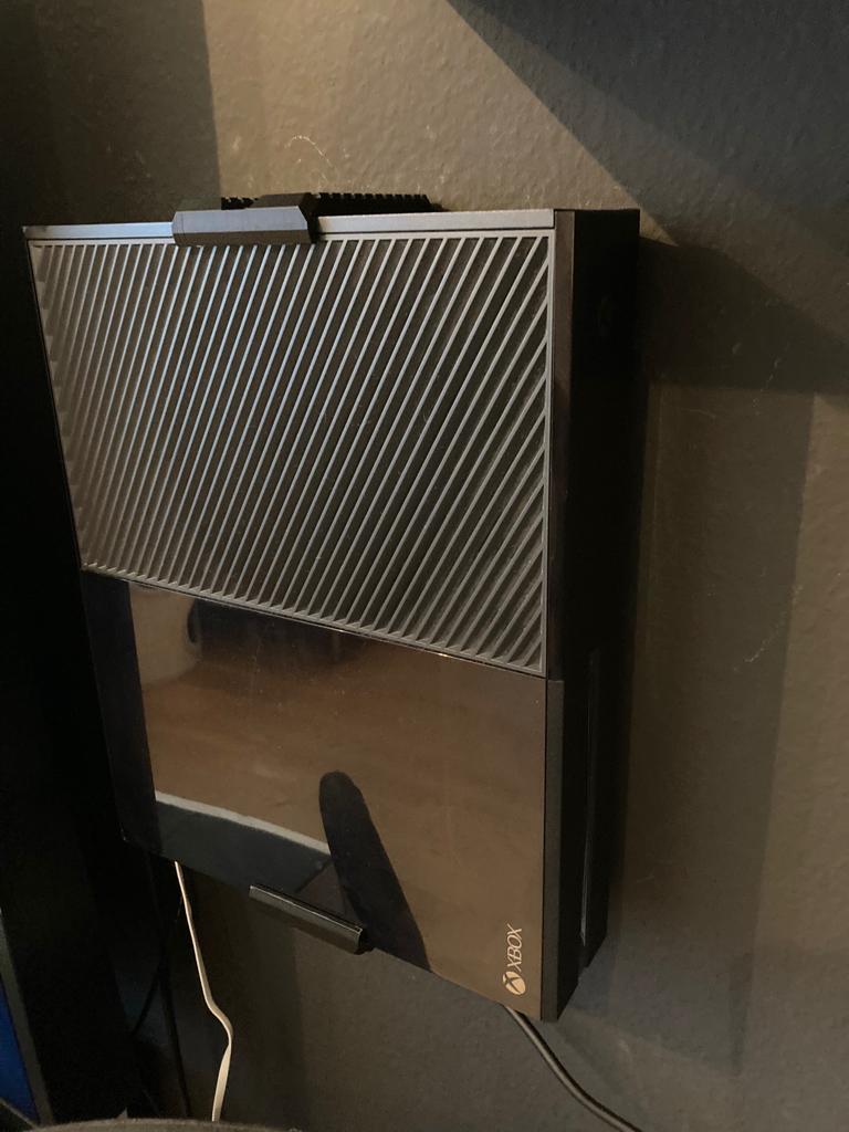 Xbox One Seinäteline - 2 Ruuvia (Fix)