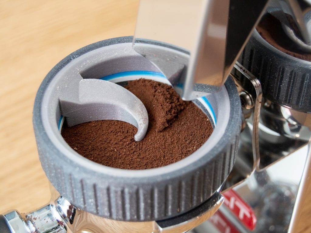 Espresso GrindDozer: Kahvin jakelija ja annostelusuppilo