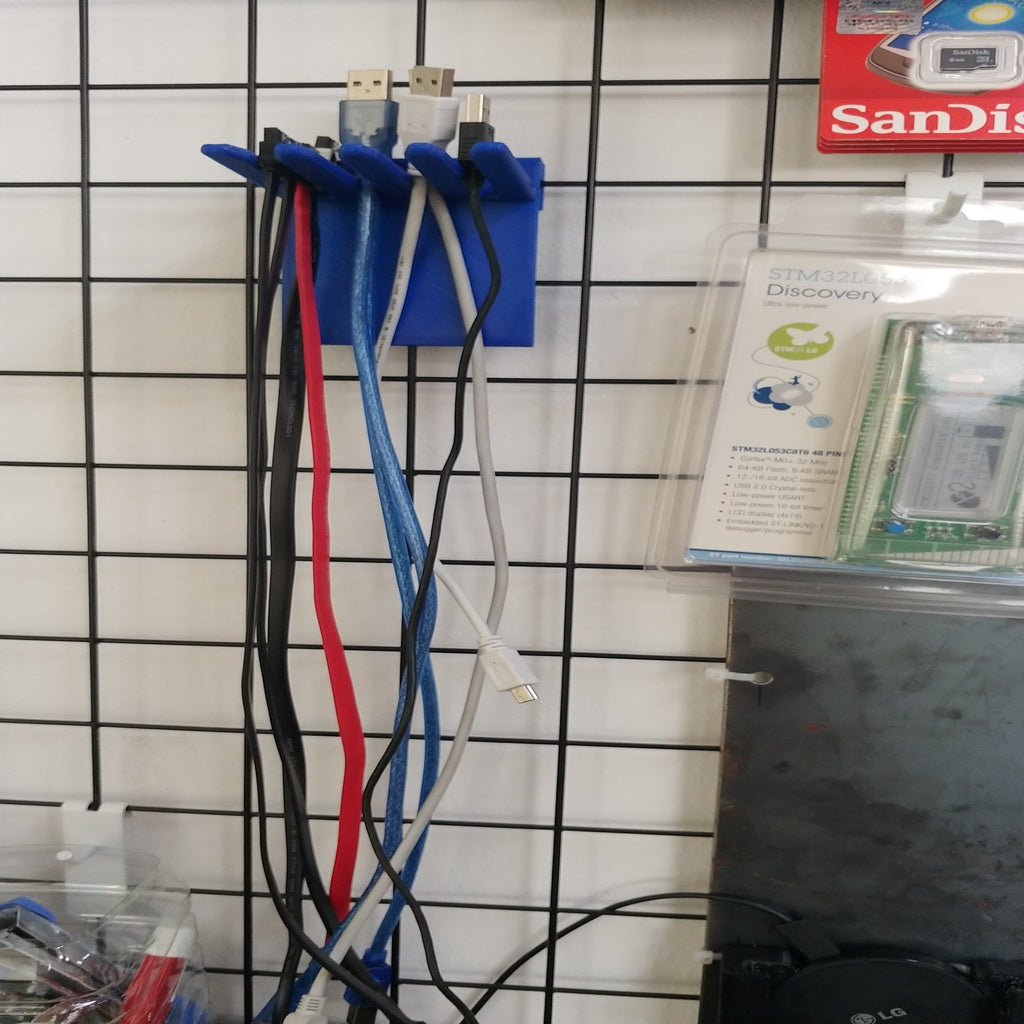 USB-kaapelikoukku verkkoritiläseinälle
