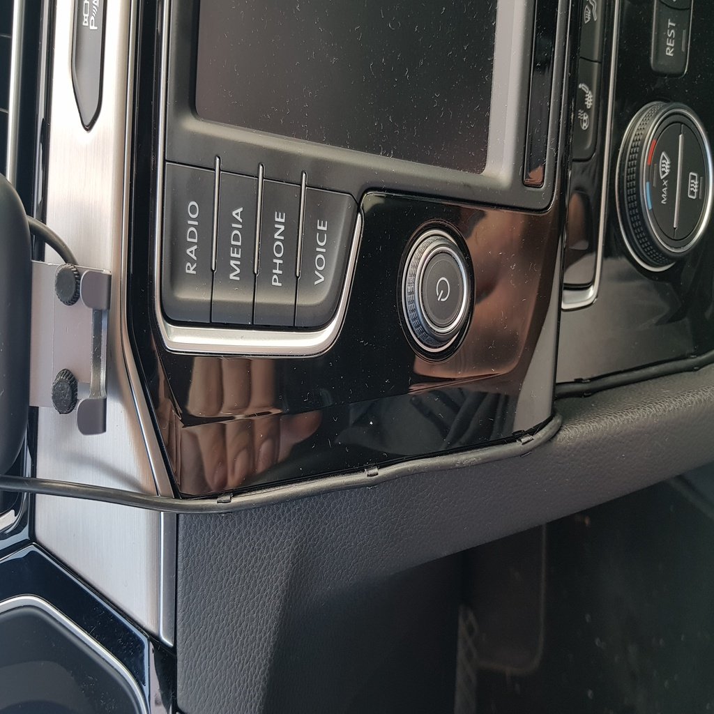 VW Passat B8 -latauskaapeleiden kaapelinpidikkeet