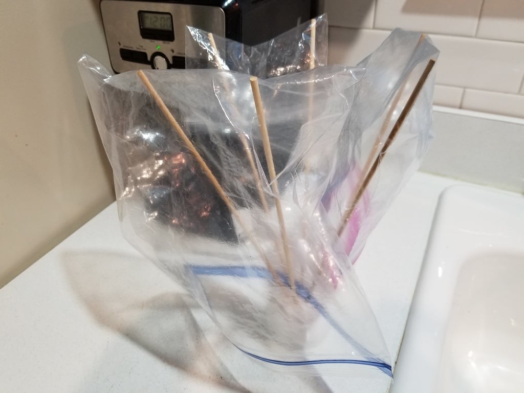 Uudelleenkäytettävä kuivausteline muovipusseille ja Ziplock-pusseille