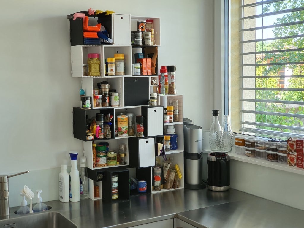 Muokattava modulaarinen maustehylly keittiöön