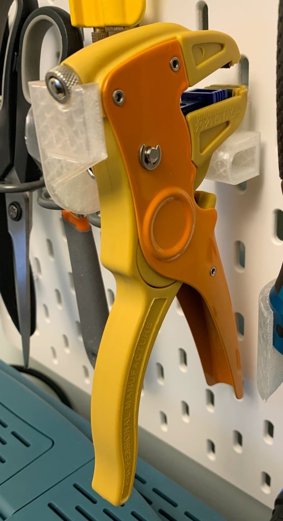 Johdinsilittäjän teline Ikea Skadis -kärki taululle