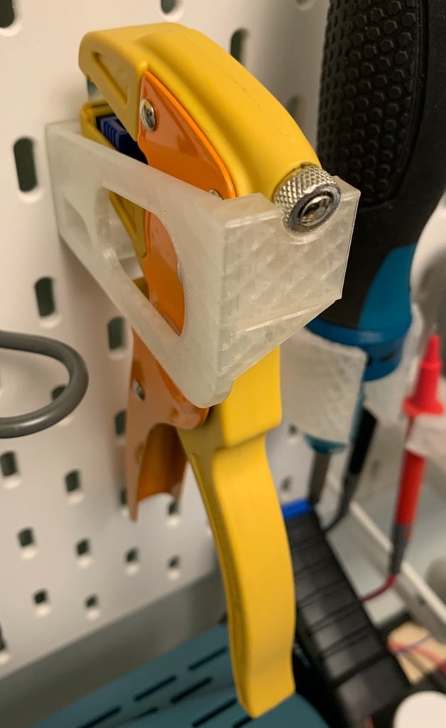 Johdinsilittäjän teline Ikea Skadis -kärki taululle