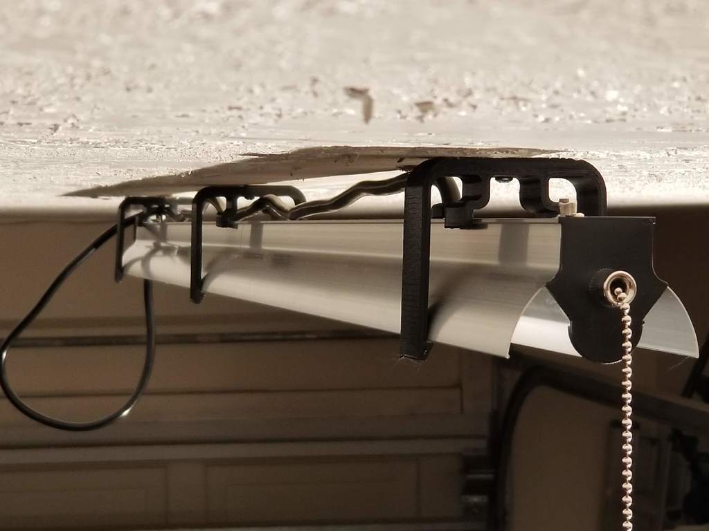 Harbor Freight LED Työvalon Kiinnityskonsoli