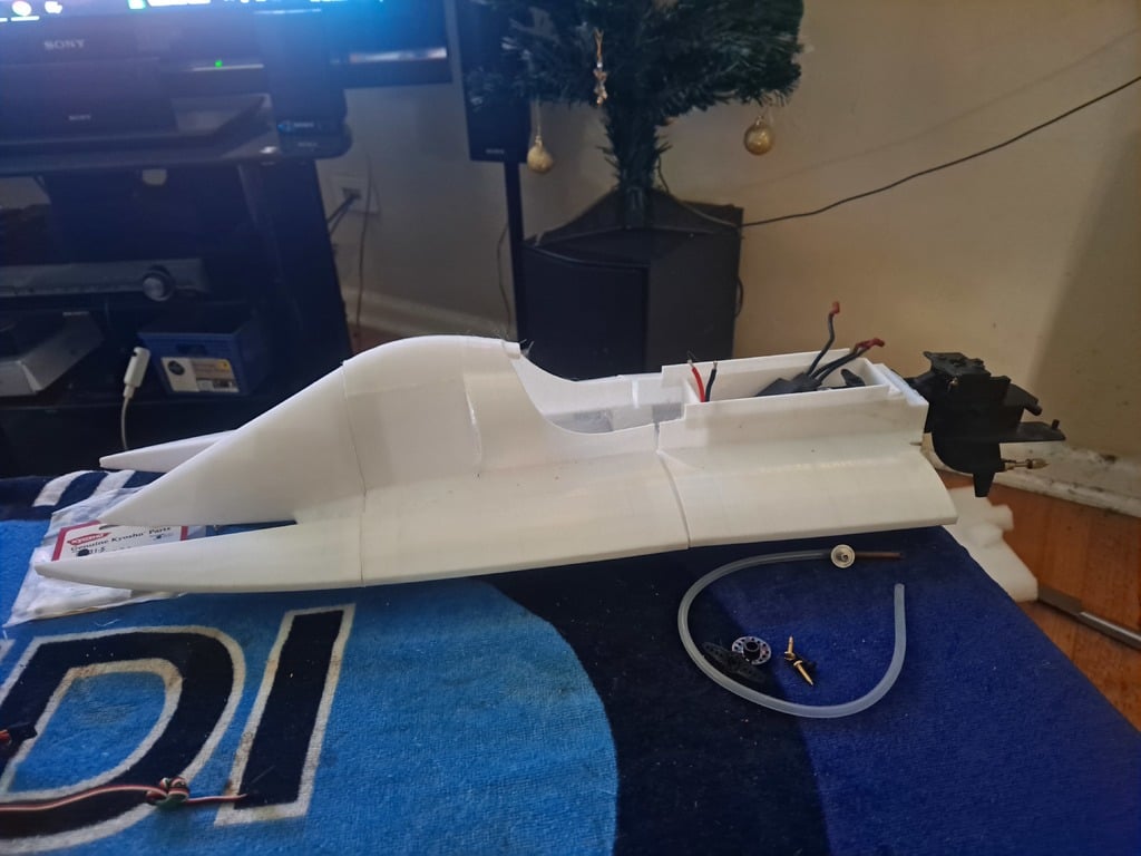 RC-vene F1 - Nopea ja vakaa kilpamalli