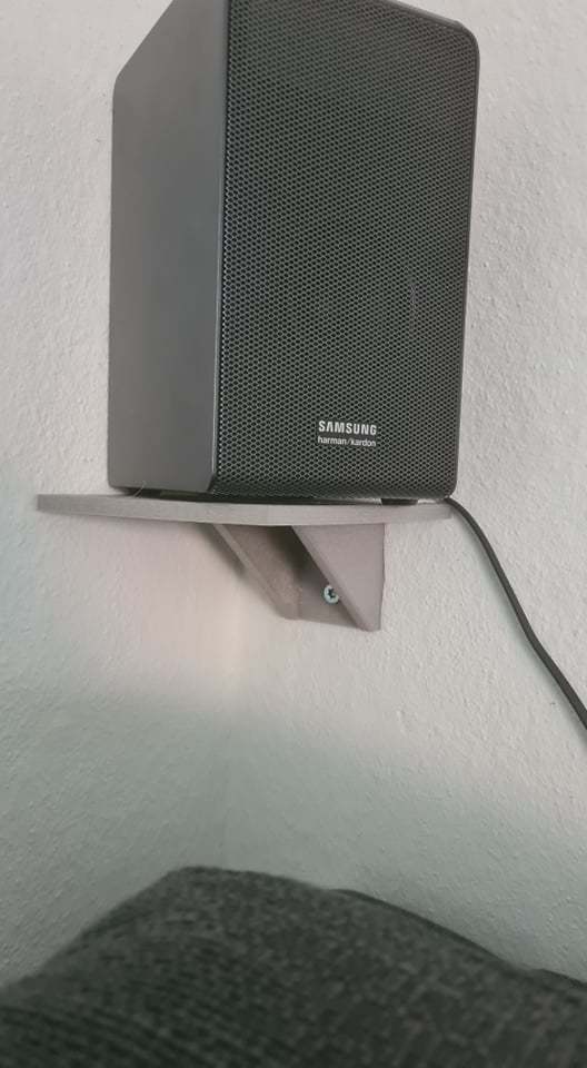 Kaiuttimen seinäteline surround-äänelle