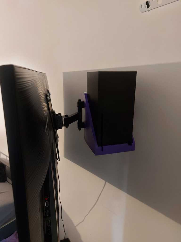 Xbox Series X TV:n seinäkiinnike