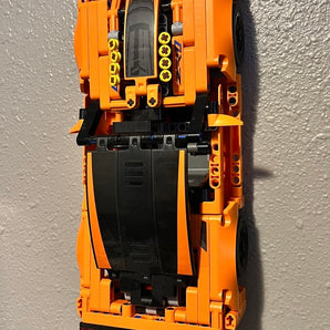 Seinäkiinnike Lego Technic Corvette #42093:lle.