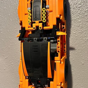 Seinäkiinnike Lego Technic Corvette #42093:lle.