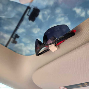 Aurinkolasipidike Tesla Model Y -malliin (2022-2023)