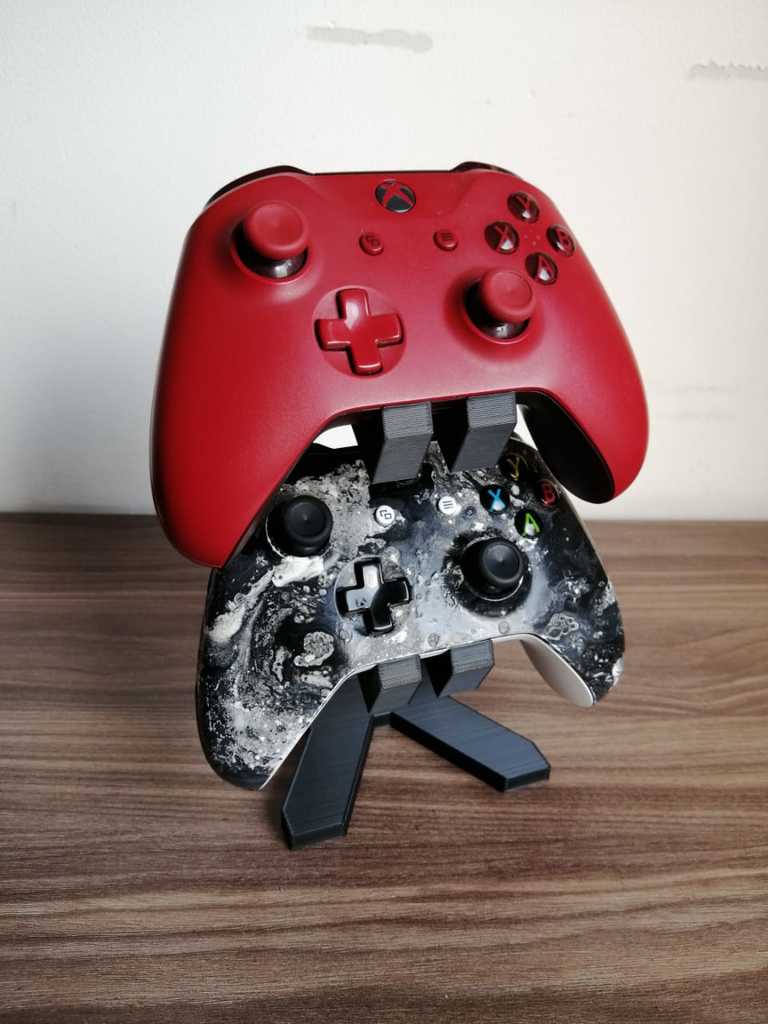 Tyylikäs ohjainteline Xboxille ja PlayStationille