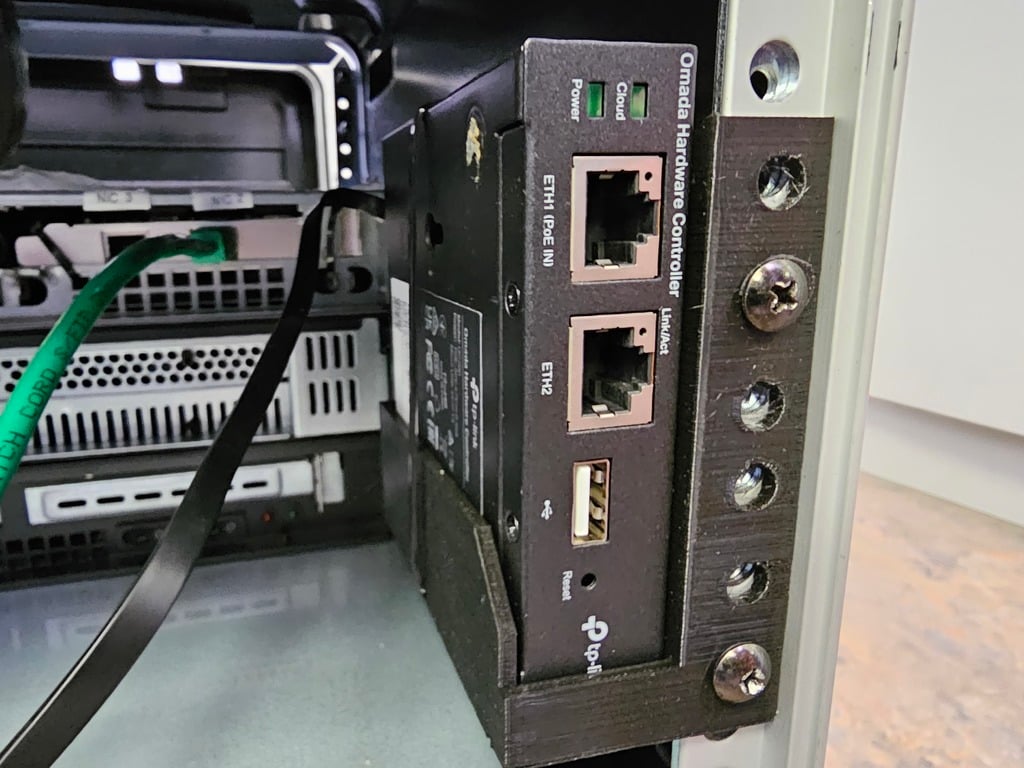 Omada OC200 pystysuuntainen räkkiasennus