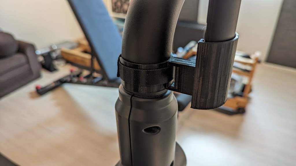 Fire TV Stick -kaukosäätimen pidike kuntopyörään turvahihnalla