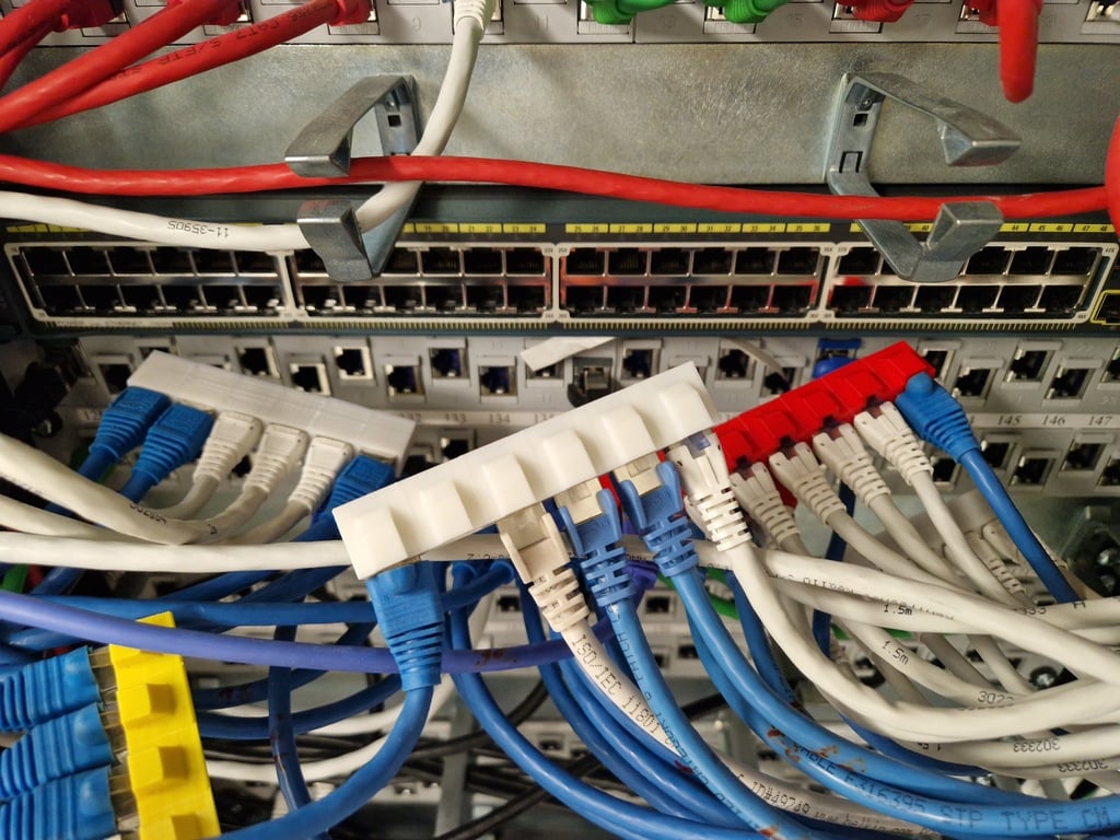 RJ45 Ethernet -kaapelin järjestäjä laitevaihtoon