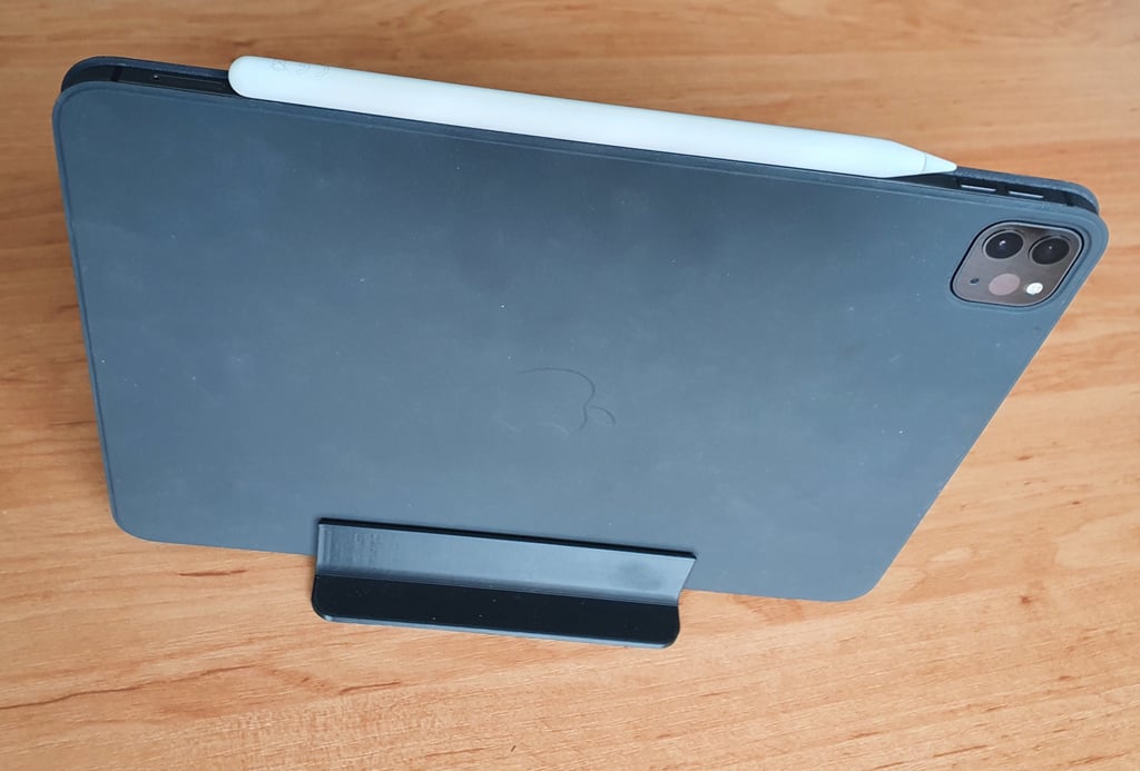Yksinkertainen iPad-teline tabletteihin