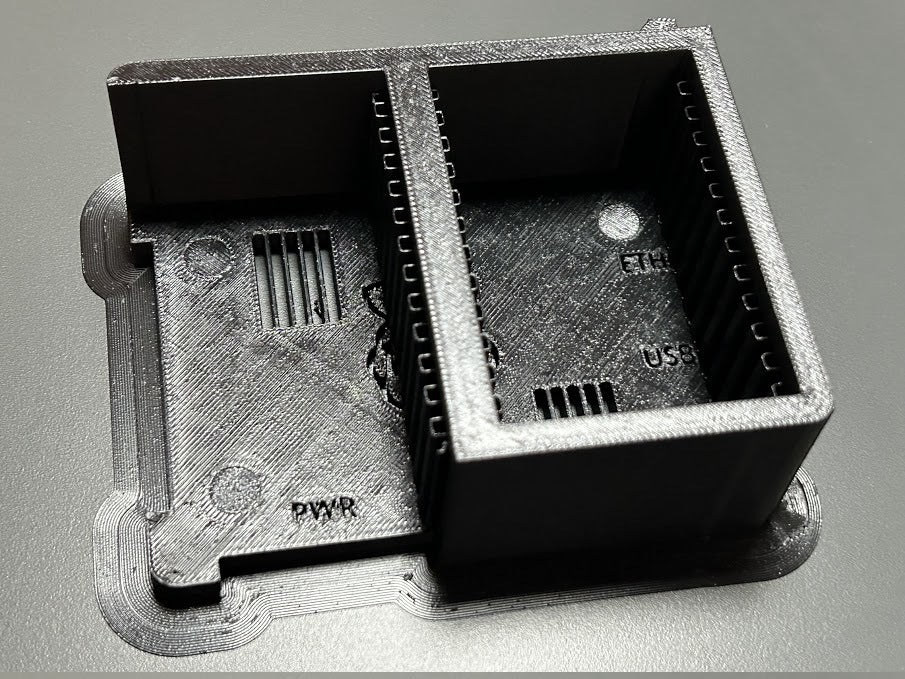 35mm DIN-kiskon asennus Raspberry Pi 4:lle FLIRC-koteloon