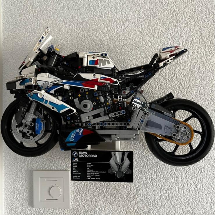 Vægophæng til LEGO Technics BMW S1000RR